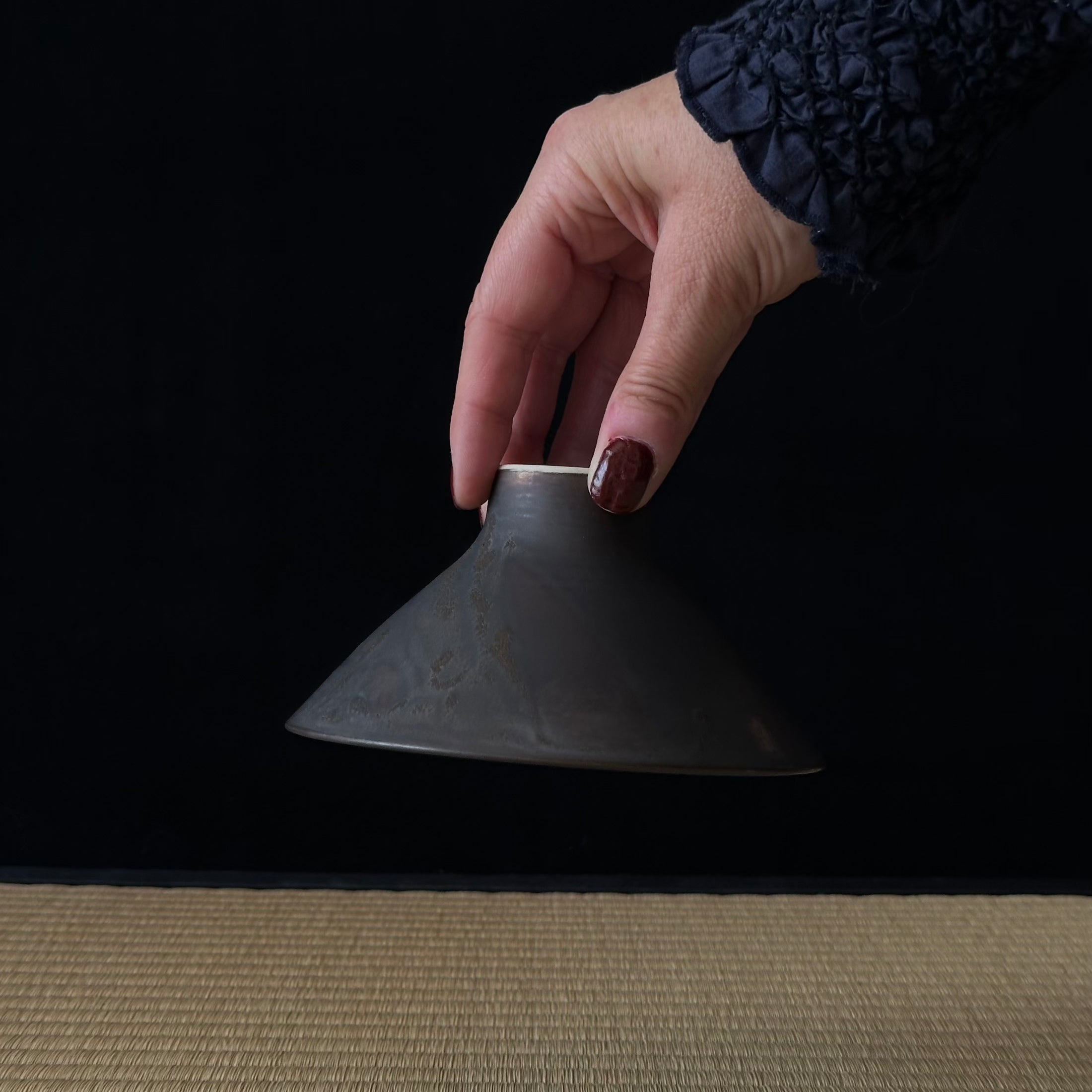 Petit bol en céramique manganèse de l’atelier Tokinoha