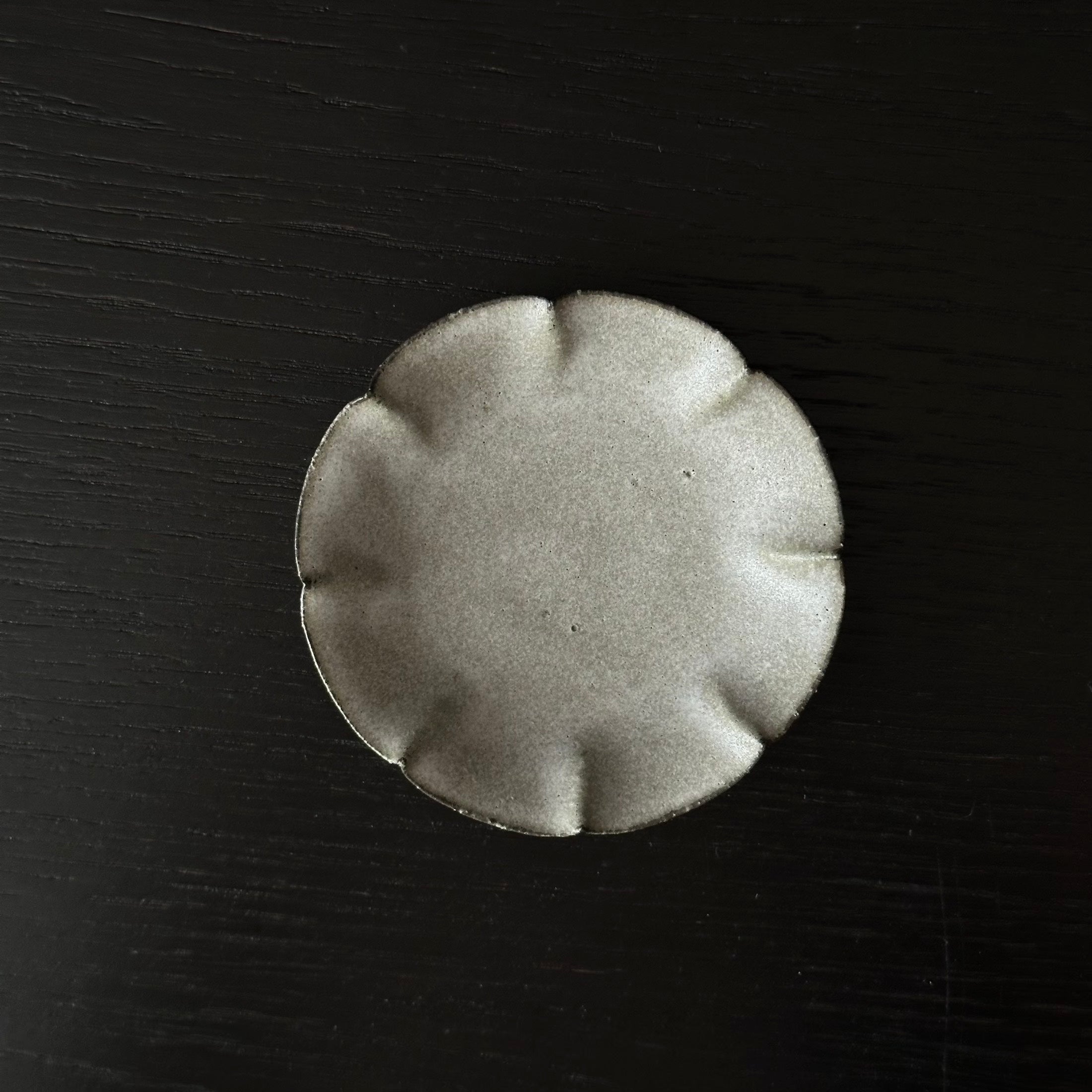 Petite assiette mamezara en céramique de Shihō Takada