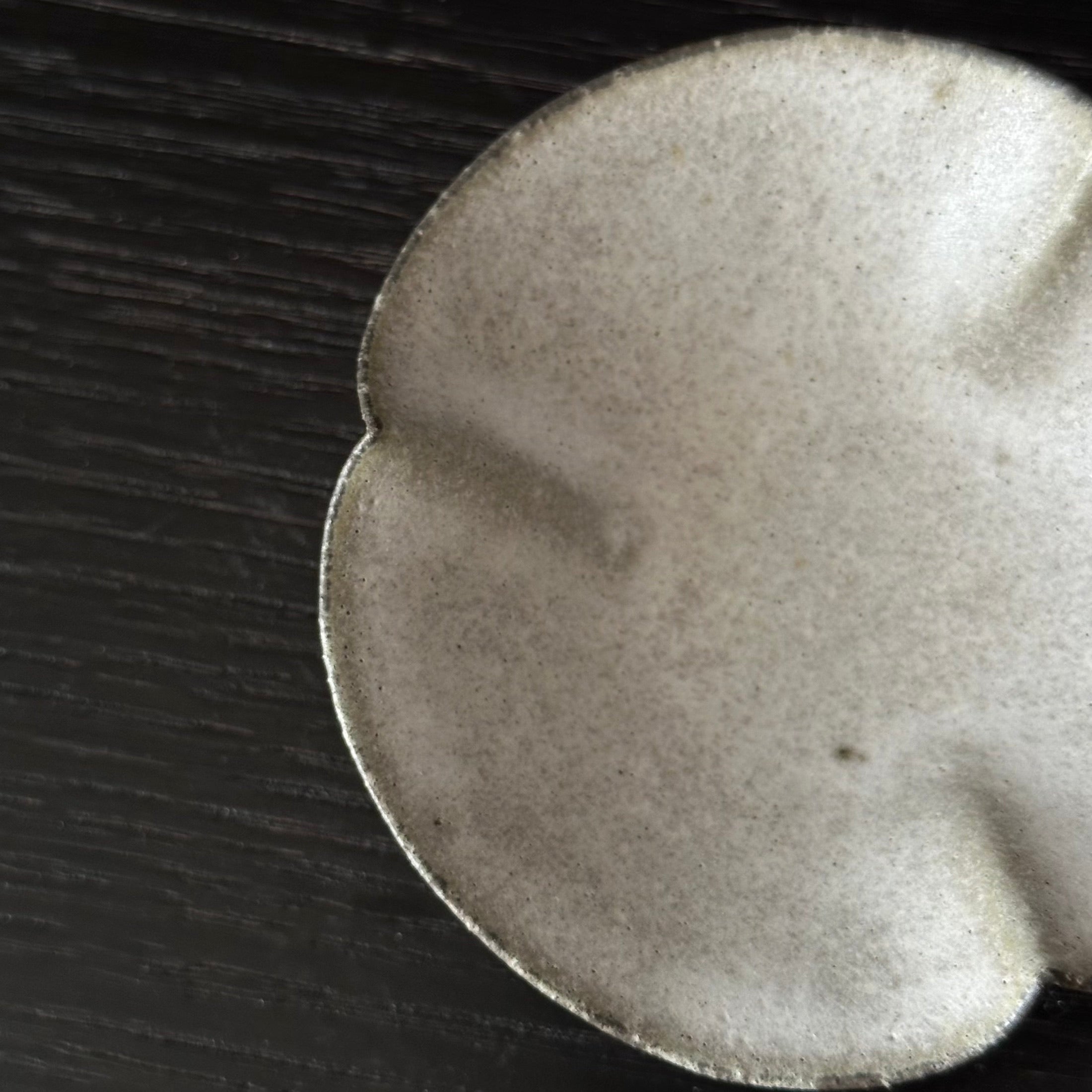 Petite assiette mamezara en céramique de Shihō Takada