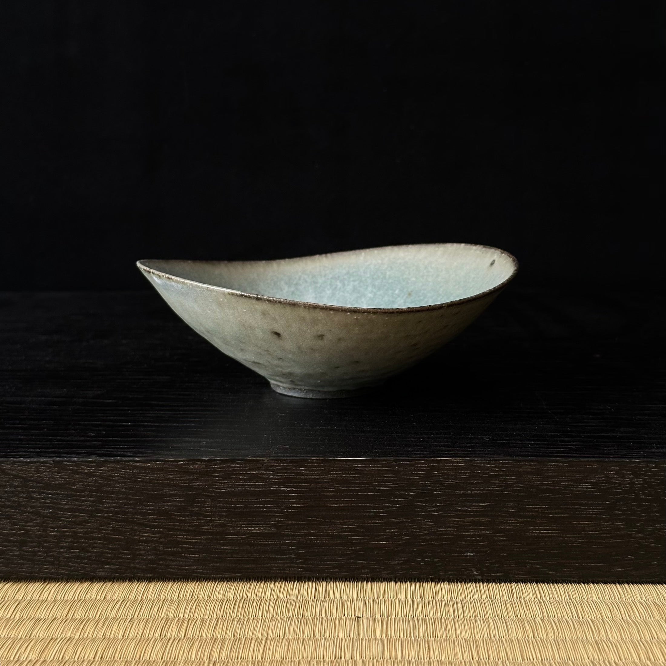 Coupelle en Céramique gris-vert de Shihō Takada