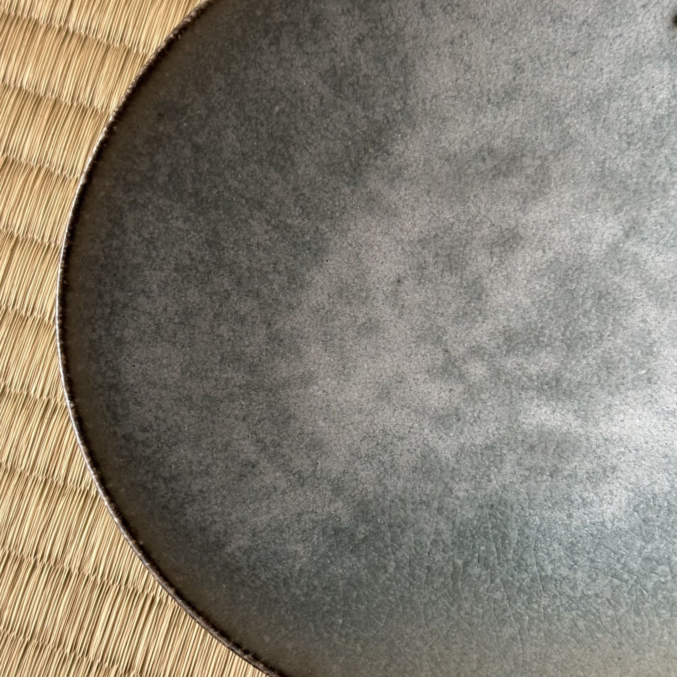 Coupelle en Céramique gris-vert de Shihō Takada