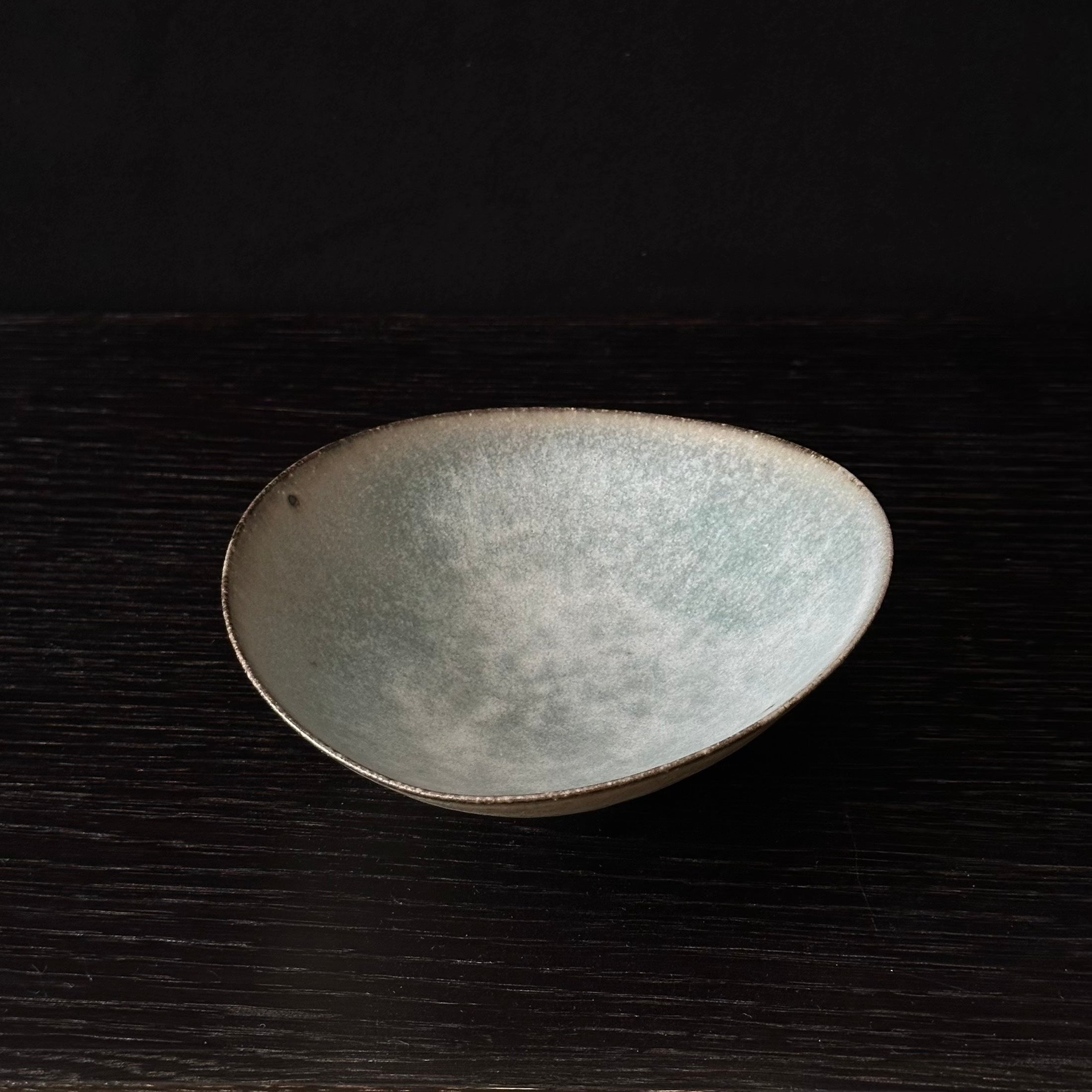 Coupelle en Céramique gris-vert de Shihō Takada