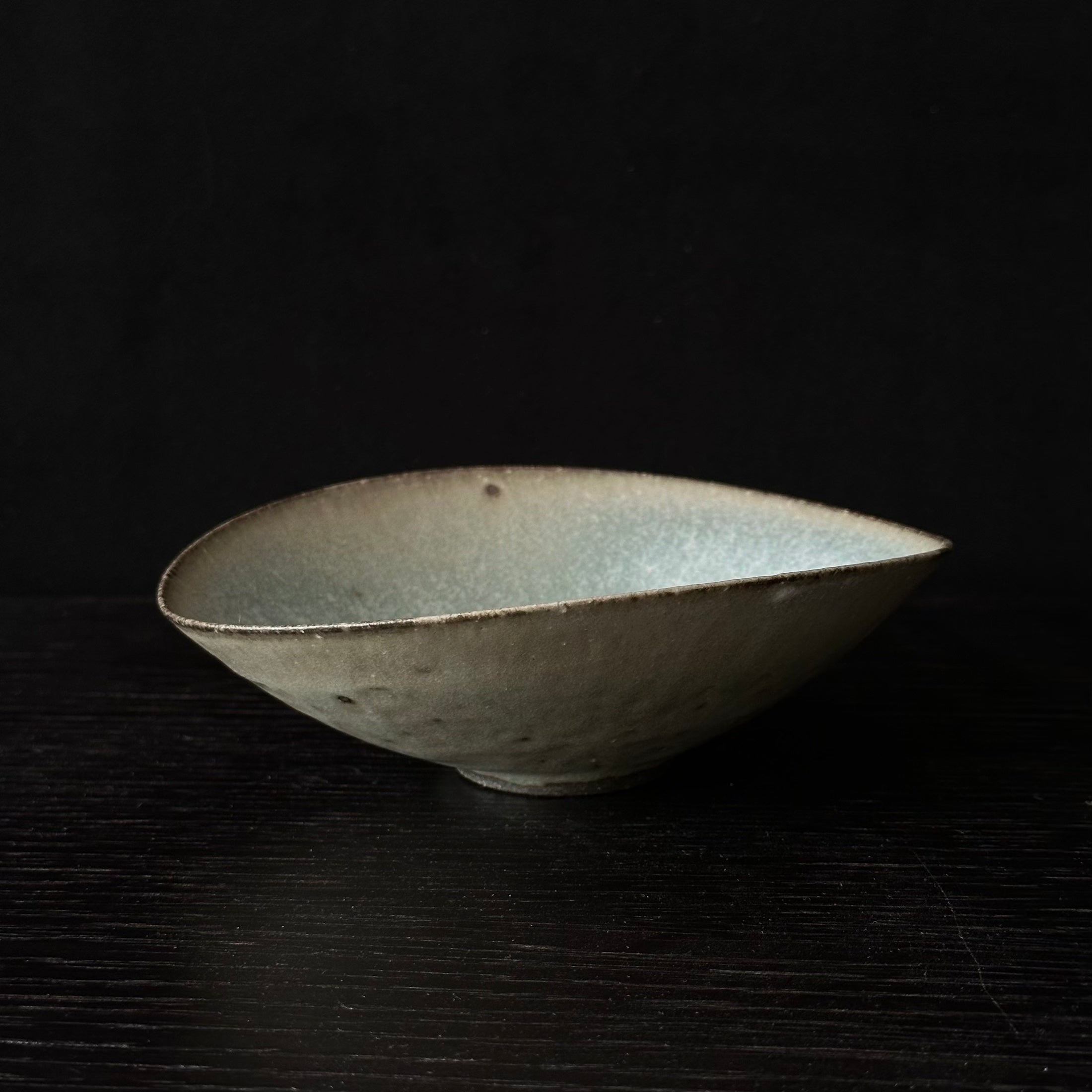 Coupelle en Céramique gris-vert de Shihō Takada