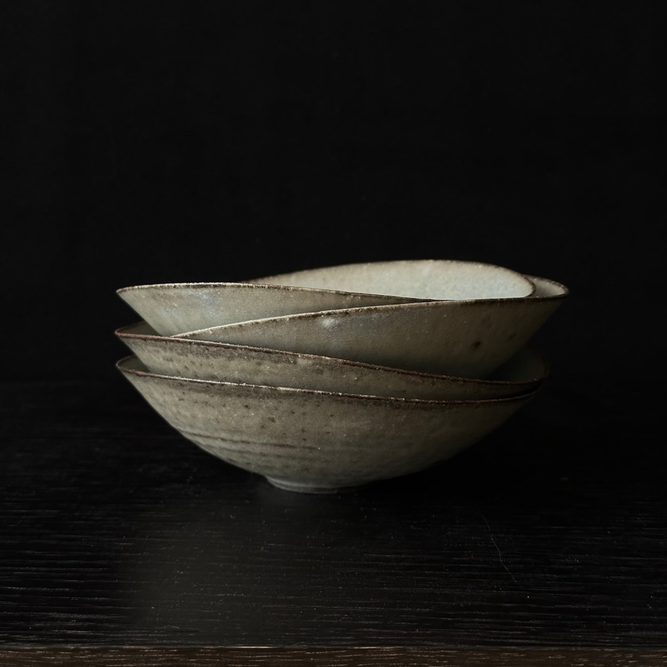 Coupelle en Céramique gris-vert de Shihō Takada