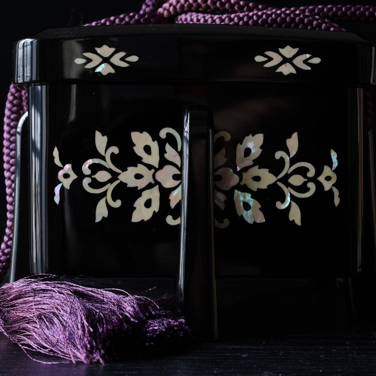 Tebako (Japanese box for precious objects) in black urushi lacquer and mother-of-pearl, Shōsō-in moyō design by Ishida Shinonome-dō
