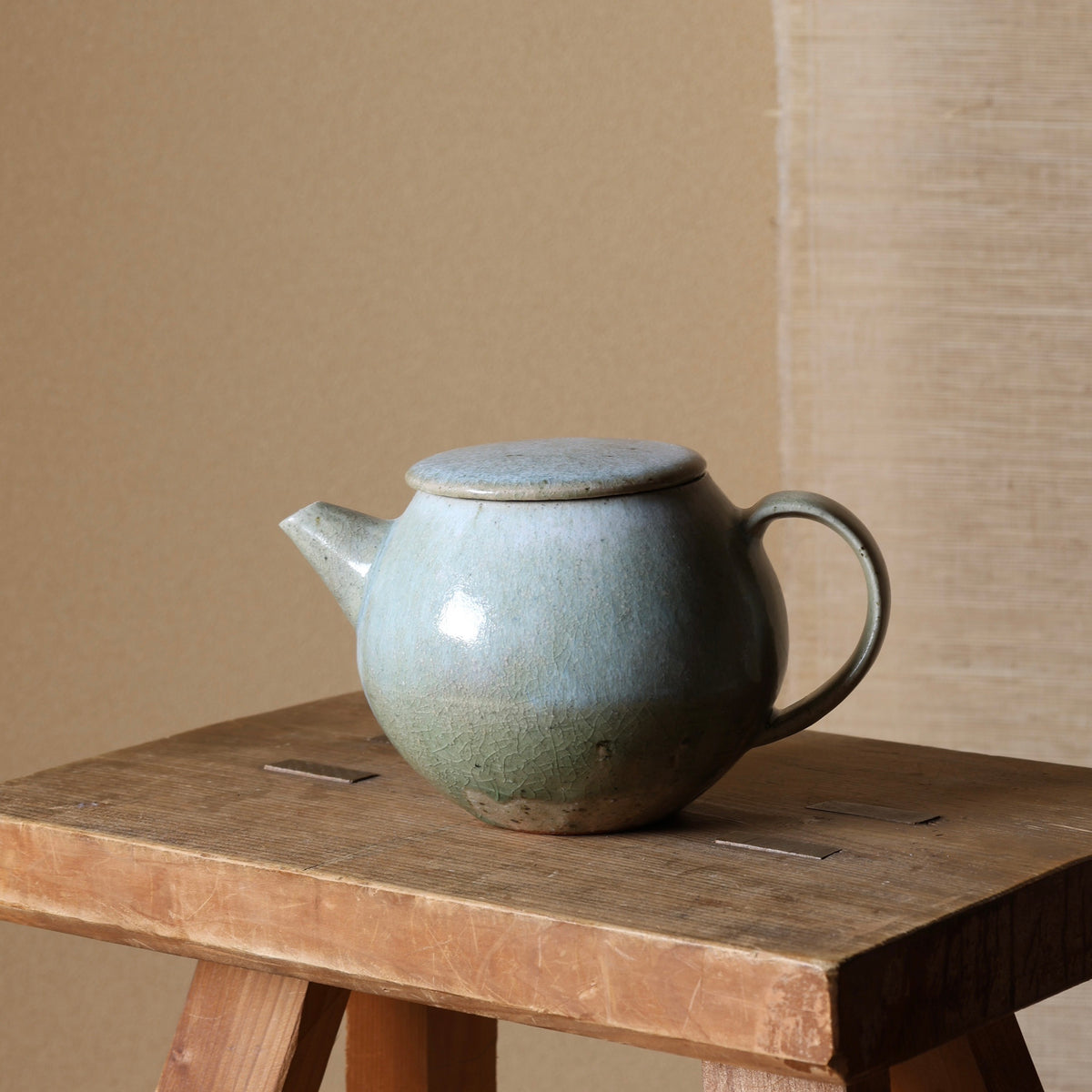 Théière kyūsu à glaçure de cendre de l’atelier Tokinoha