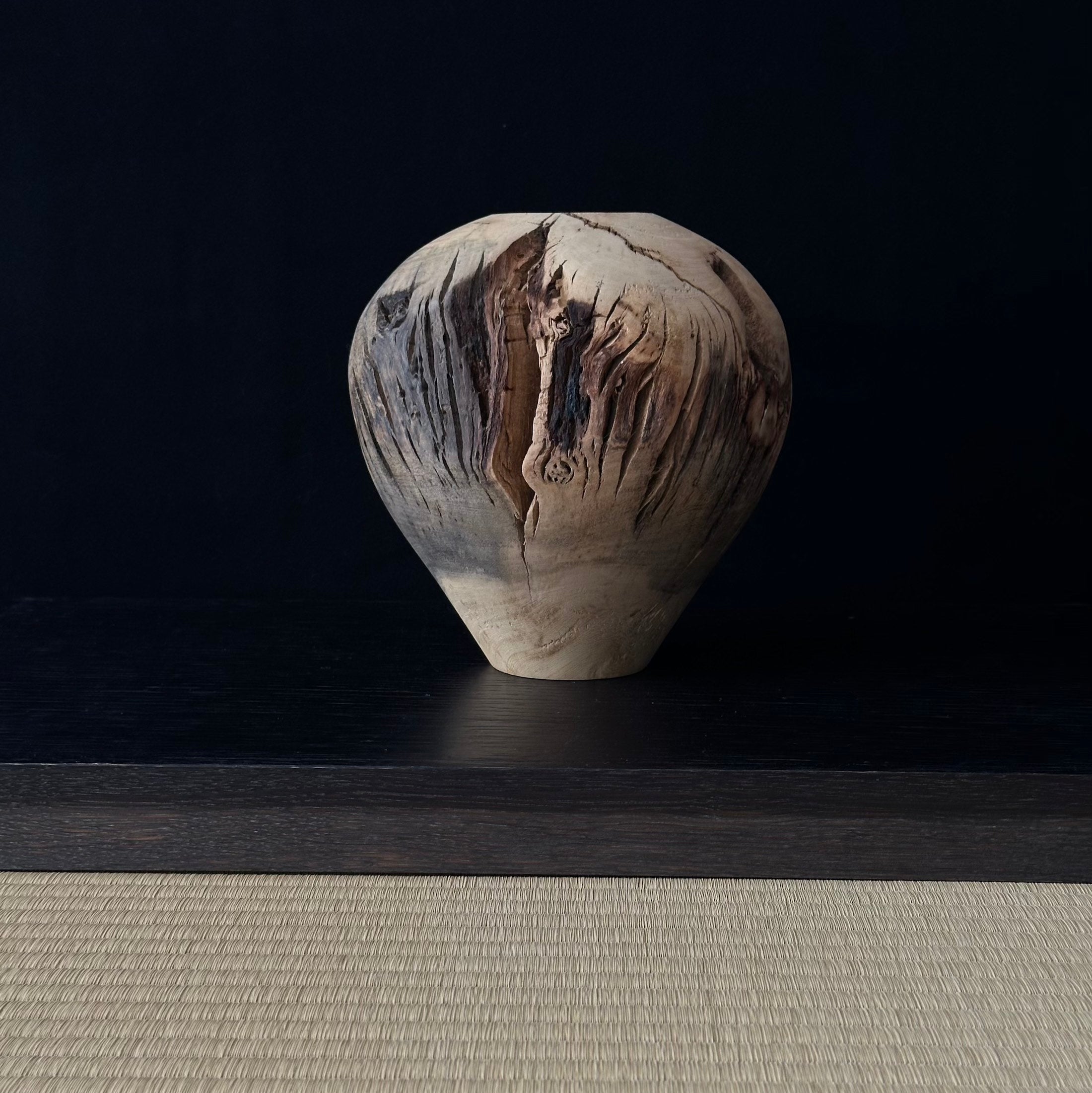 Vase en ichijiku (bois de figuier japonais) de Masahito Ikeda