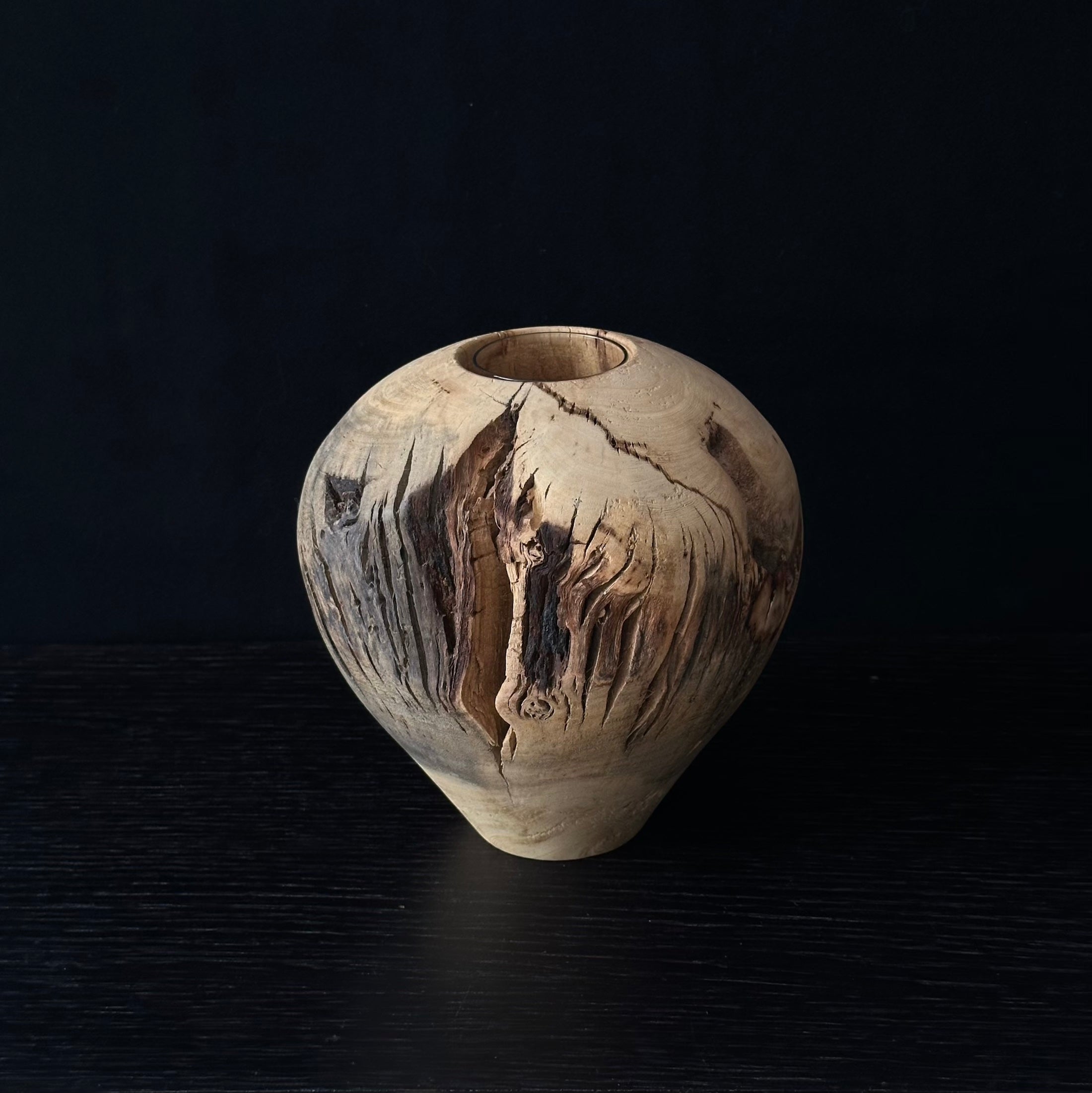 Vase en ichijiku (bois de figuier japonais) de Masahito Ikeda