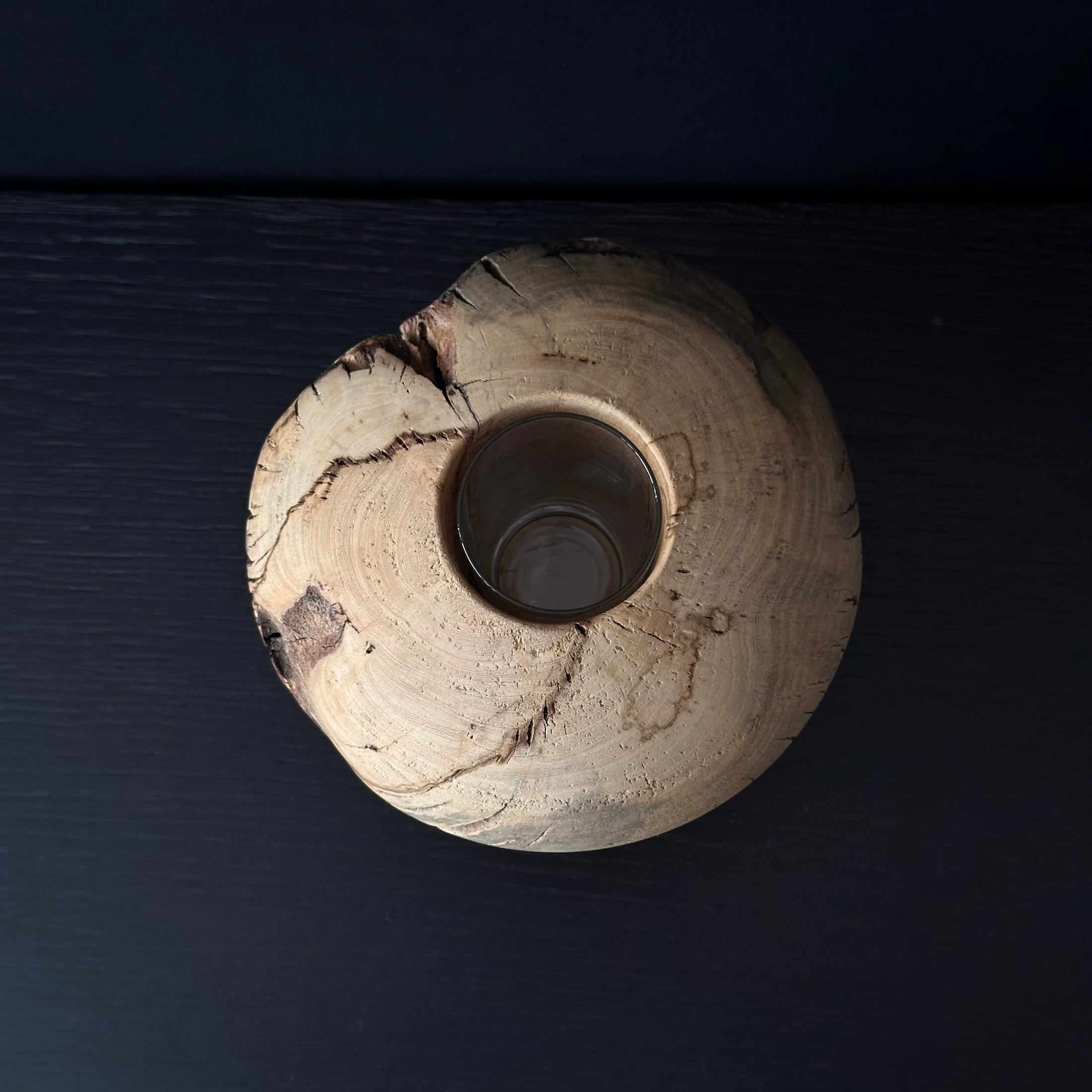 Vase en ichijiku (bois de figuier japonais) de Masahito Ikeda