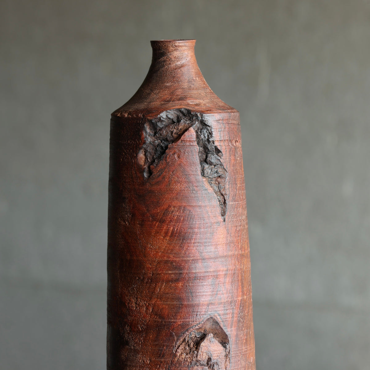 Wōrunatto (walnut) vase by Masahito Ikeda