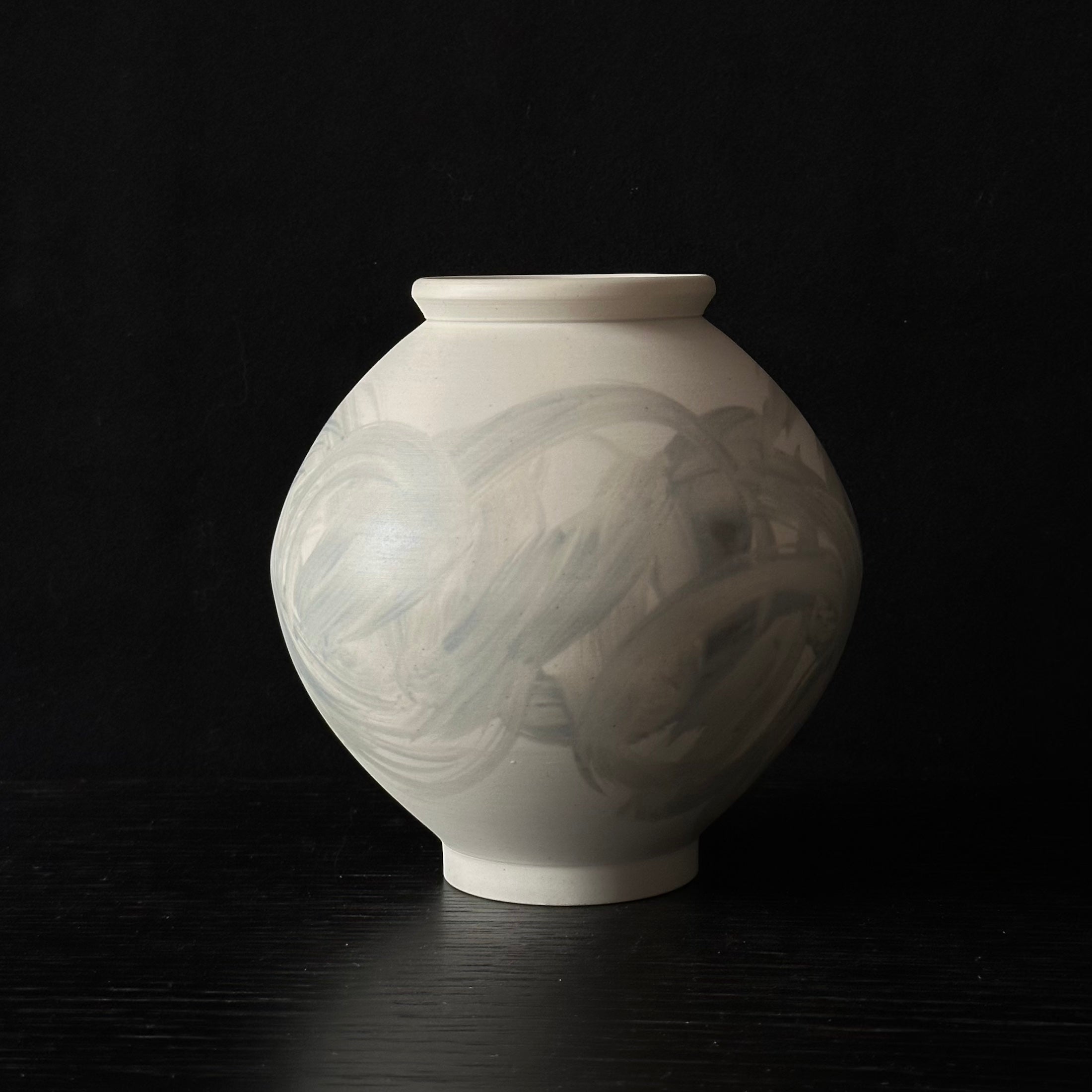 Jarre de Lune contemporaine de Nuri Lee