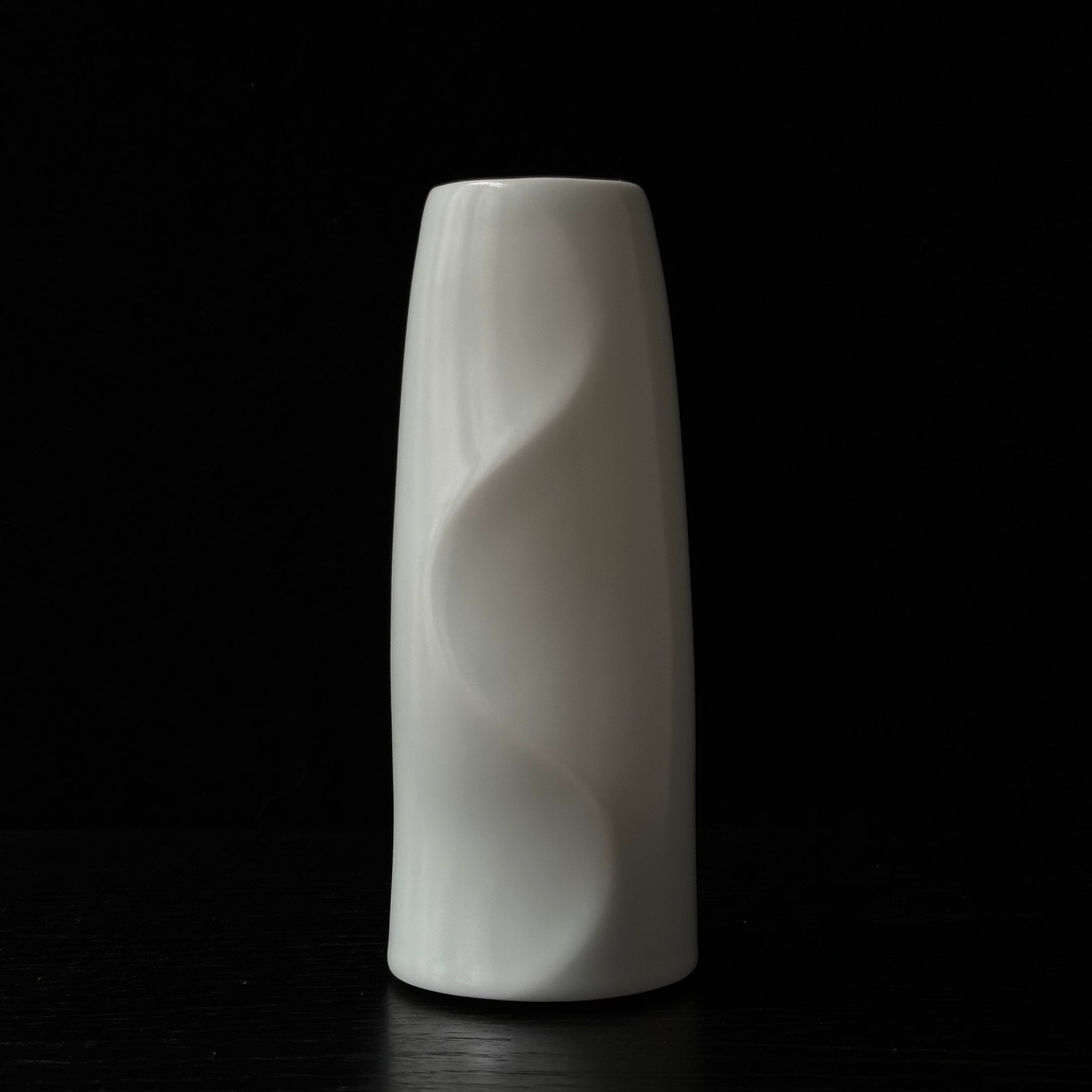 White porcelain vase by Akihiro Maeta, Living National Treasure