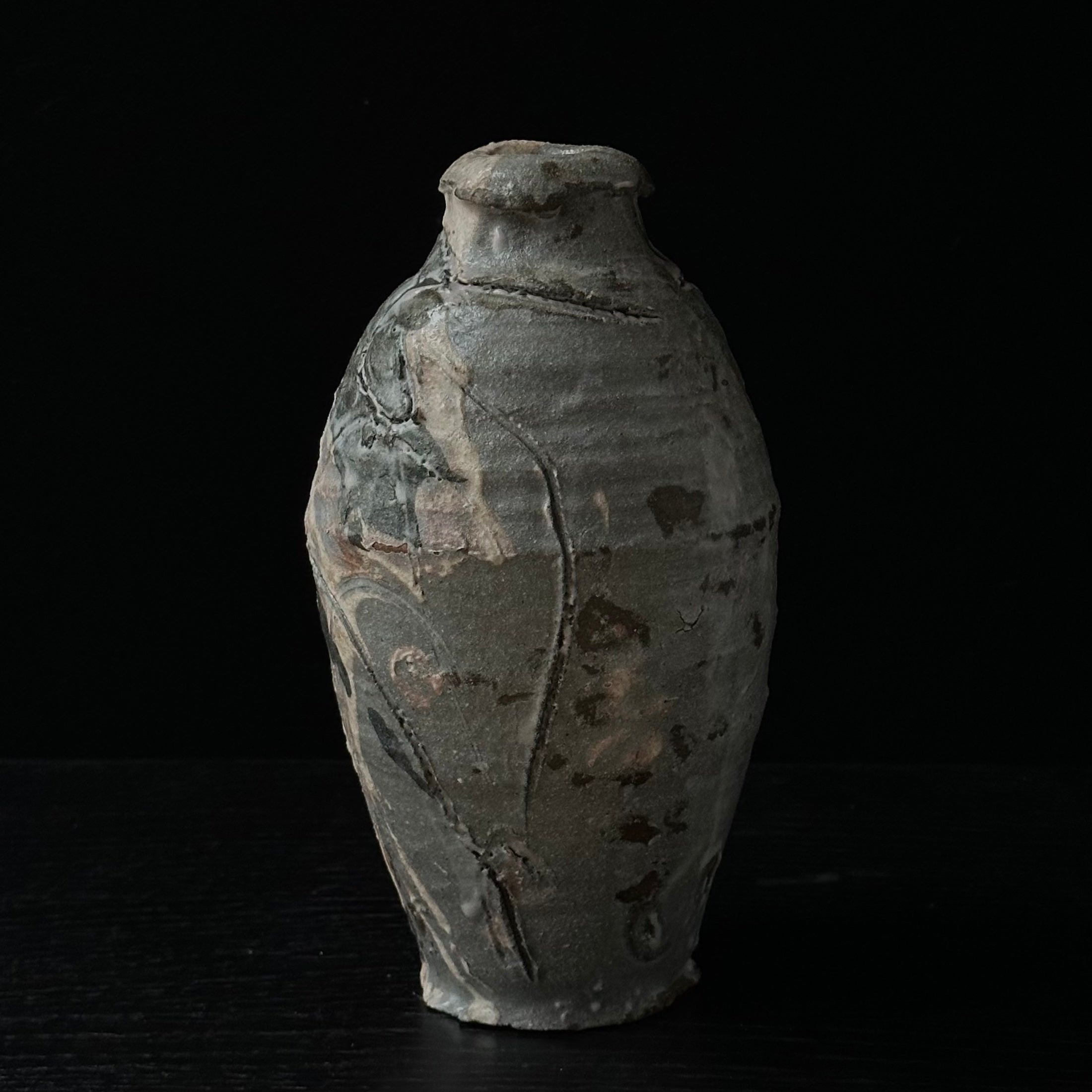 Tsubusa Katō ceramic vase-tsubo (jar)