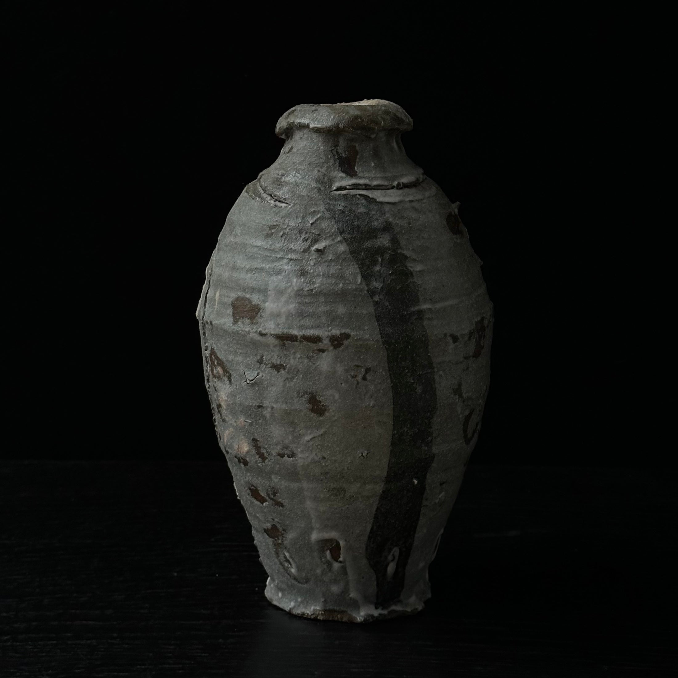 Tsubusa Katō ceramic vase-tsubo (jar)