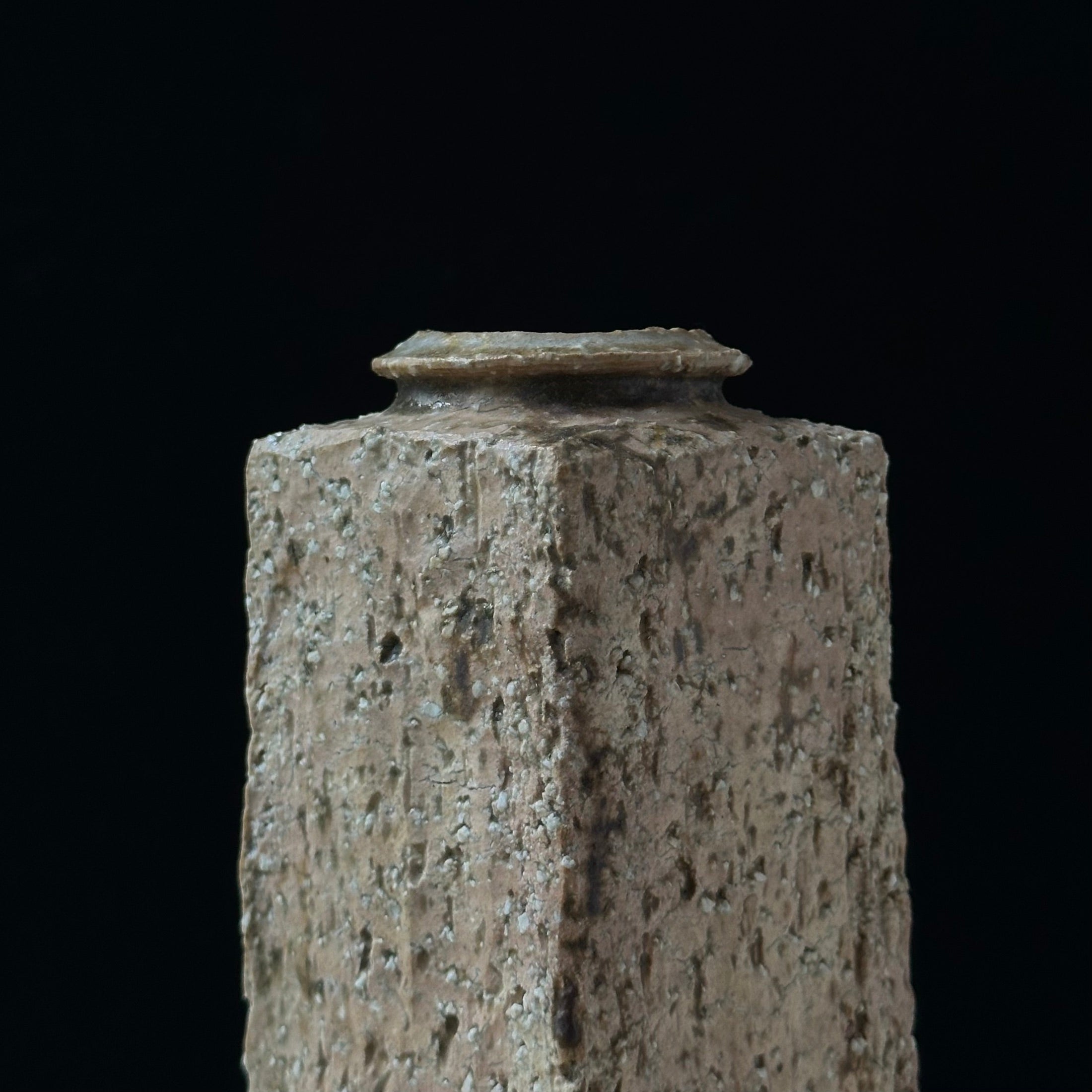 Hagi yaki ceramic shihō hanaire vase by Tobei Tahara