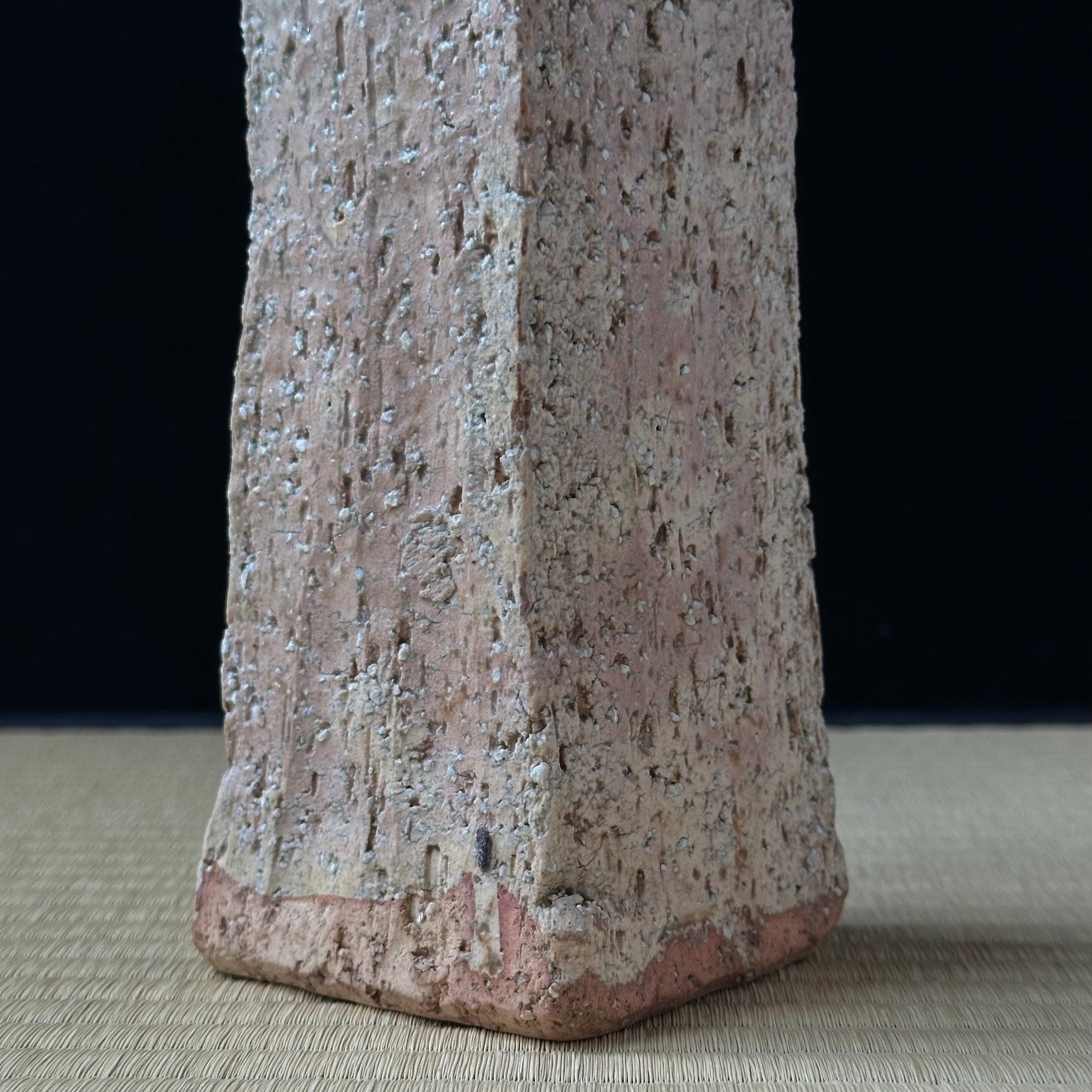 Hagi yaki ceramic shihō hanaire vase by Tobei Tahara