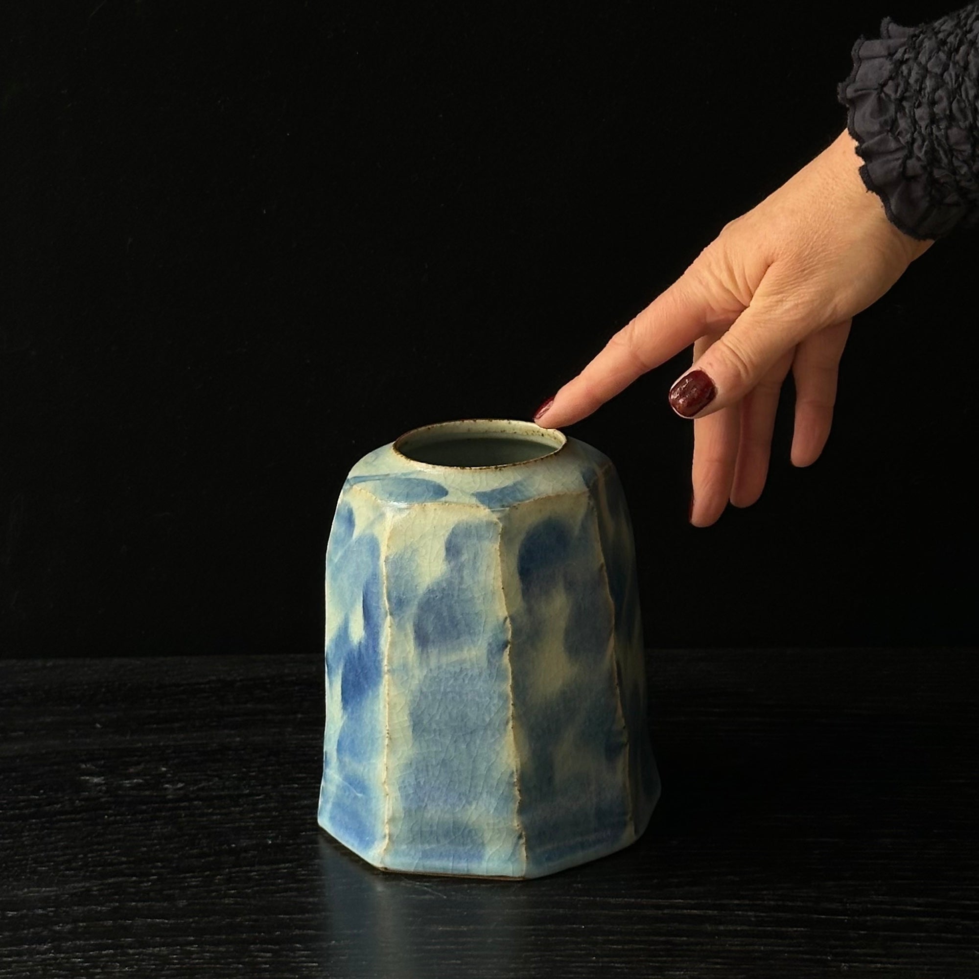 Vase mentori en céramique sometsuke de Yusuke Miyazaki