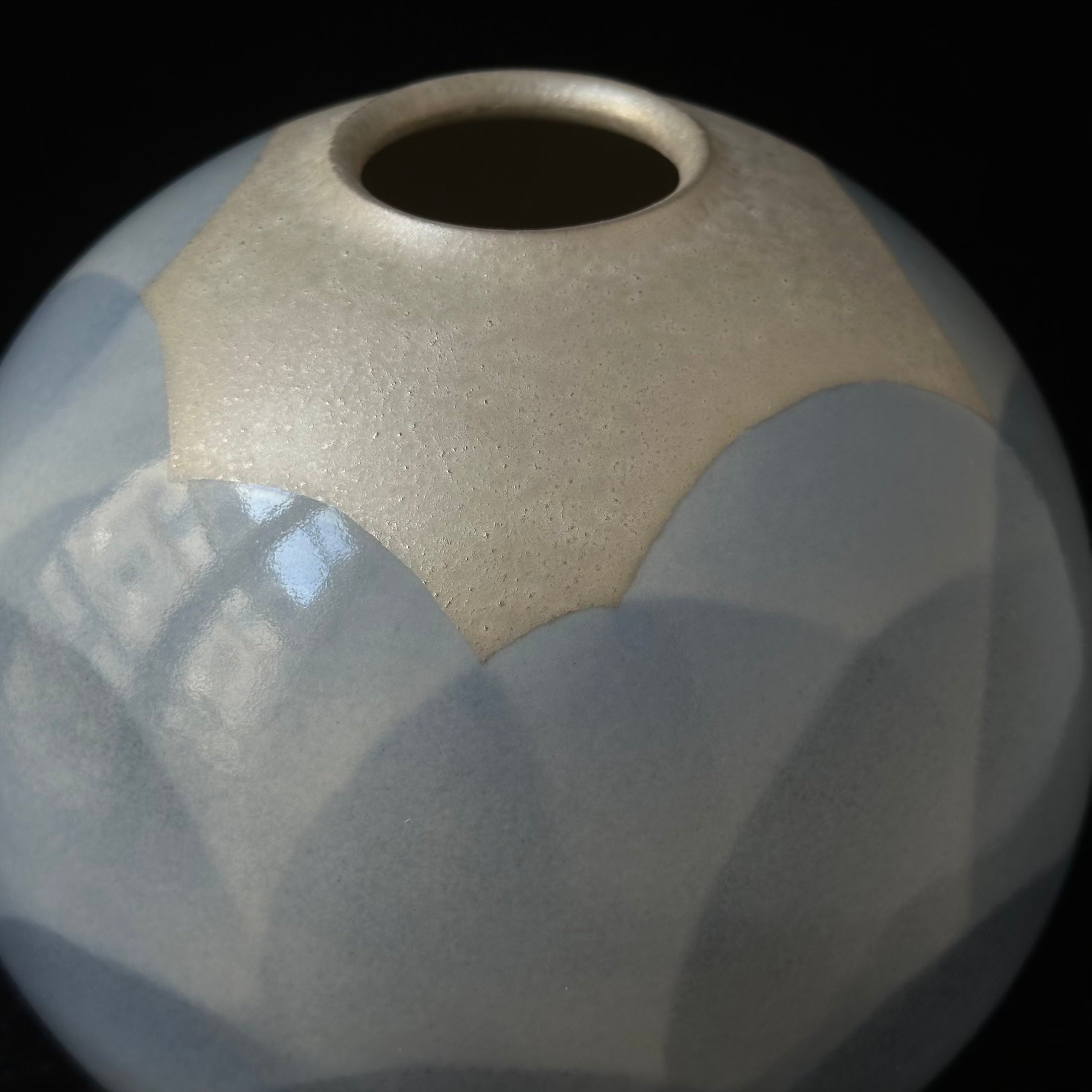 Vase en céramique décor gin sai (argent) de Mamoru Teramoto