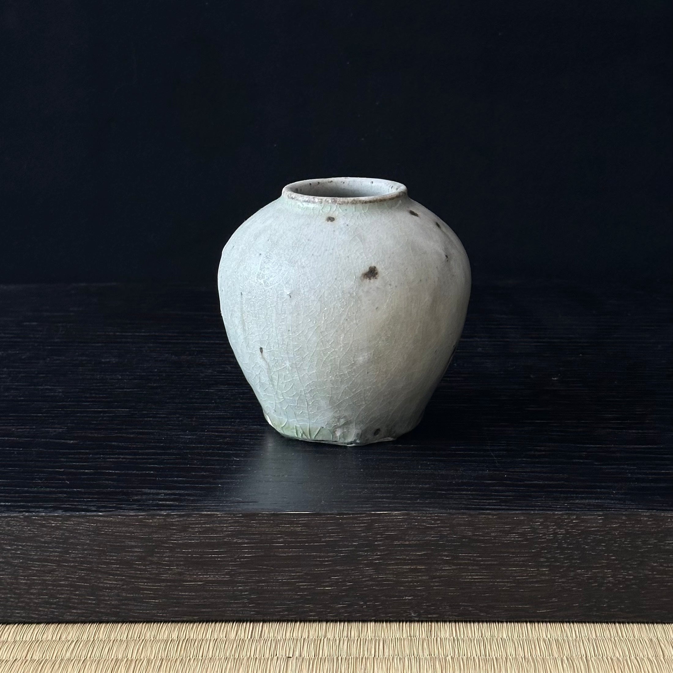 Trio de vases en céramique blanche kōhiki de Yukiko Takemoto