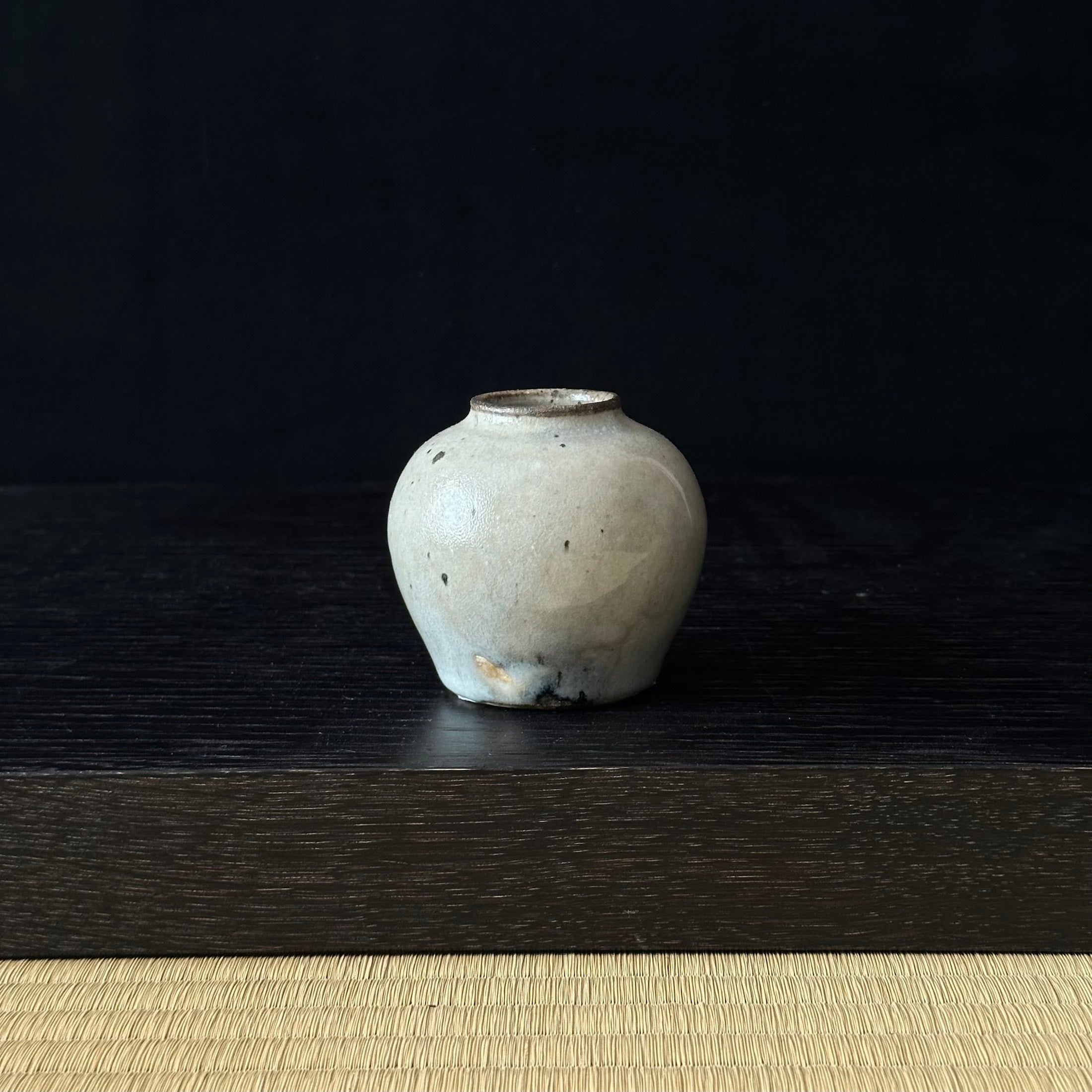 Trio de vases en céramique blanche kōhiki de Yukiko Takemoto