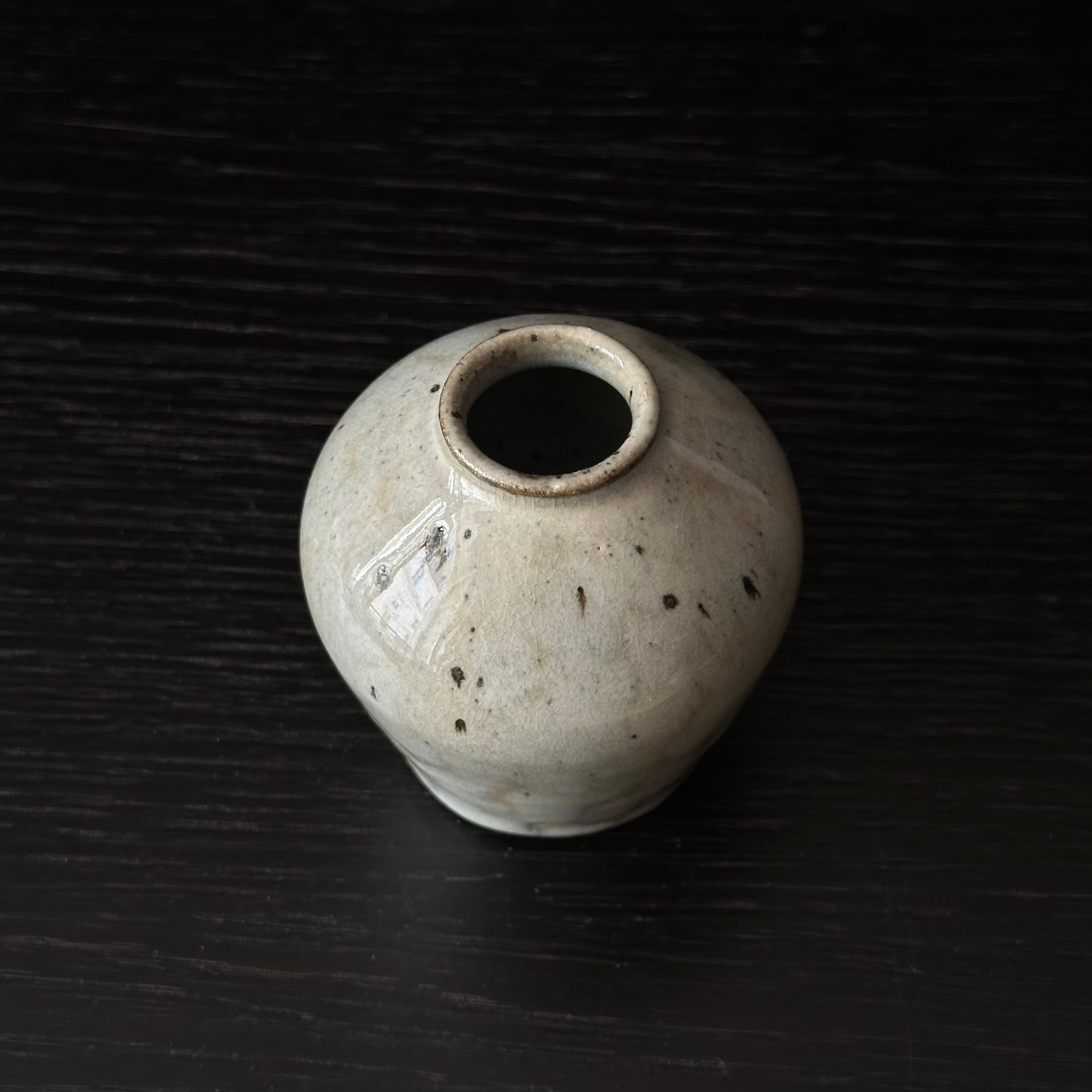 Trio de vases en céramique blanche kōhiki de Yukiko Takemoto