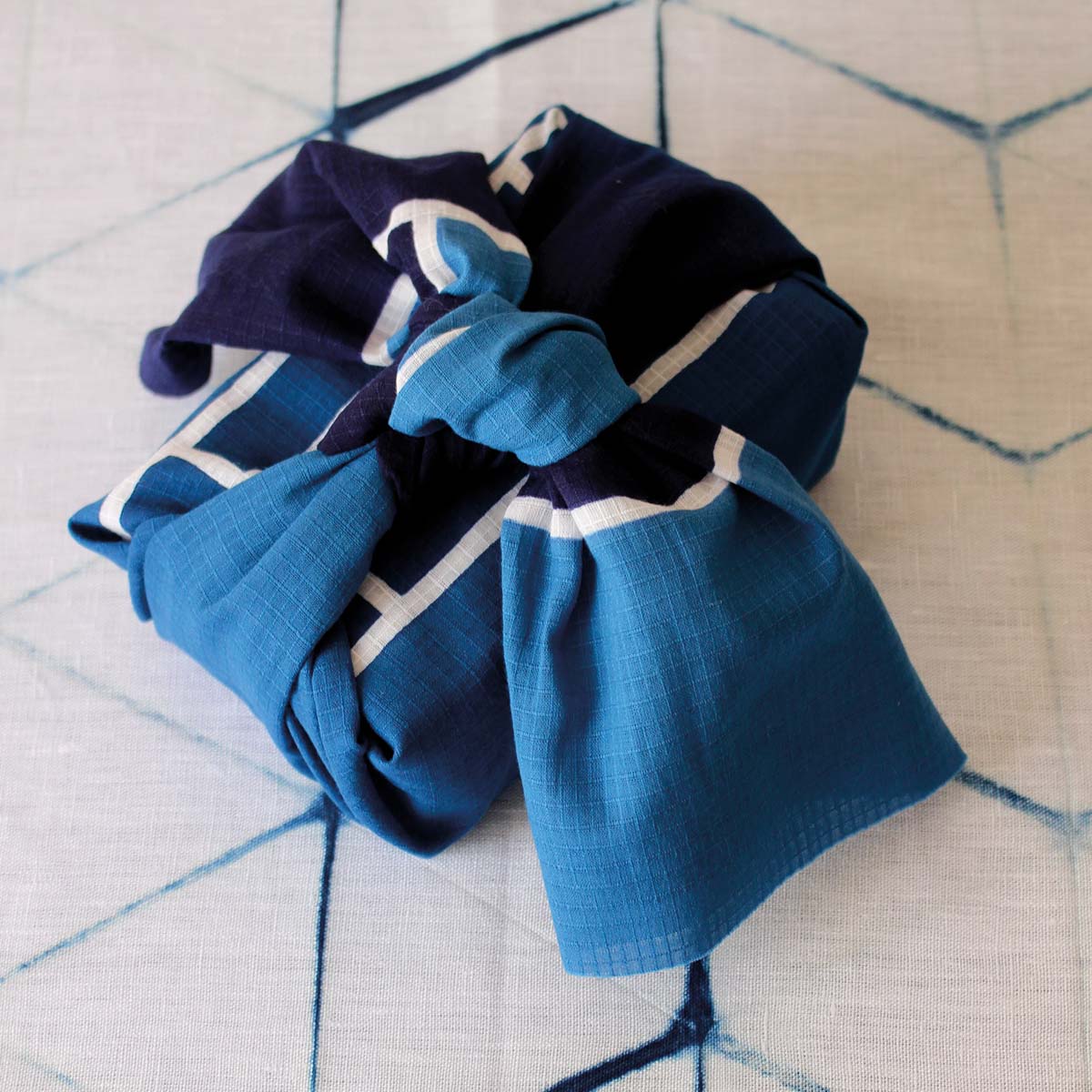 Édition Limitée: Tenugui, motif “Maintenant”, une collaboration Marukyu Shoten x Pauline Androlus