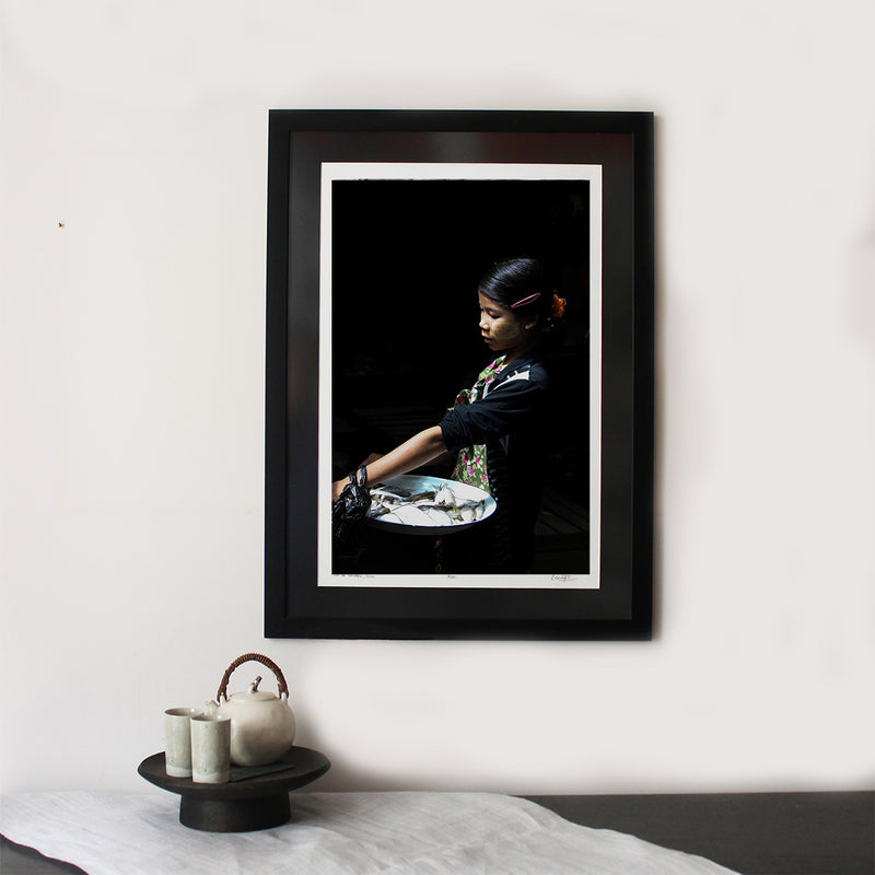 La Petite Vendeuse de Poissons, Bagan, Birmanie : SIGNED, NUMBERED AND FRAMED FINE ART PHOTOGRAPHY