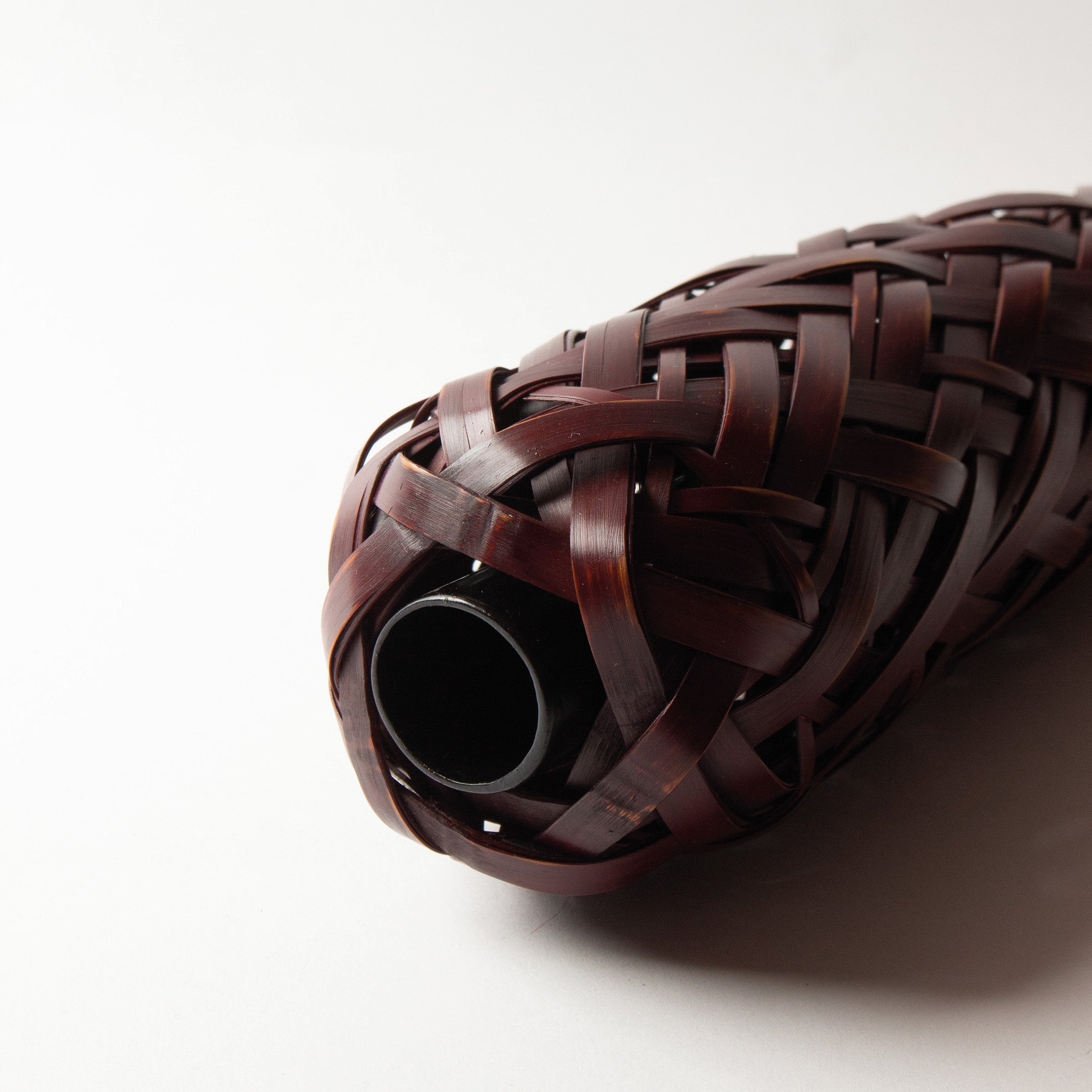 Vase kakehanaire en Bambou Laqué et Tressé de Masaichi Ishida