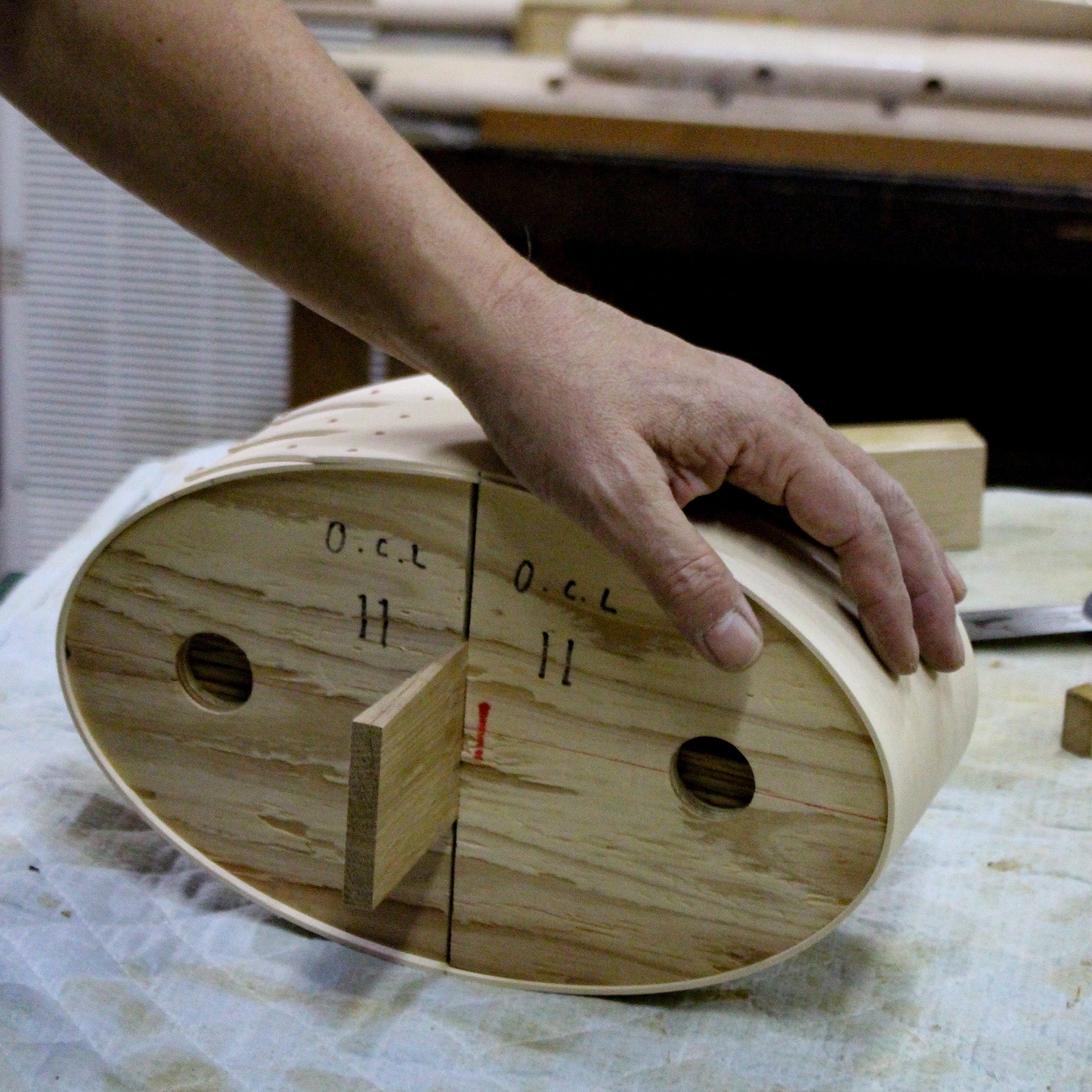 Boîte panier à anse japonaise en bois d'érable de l'atelier Unoh