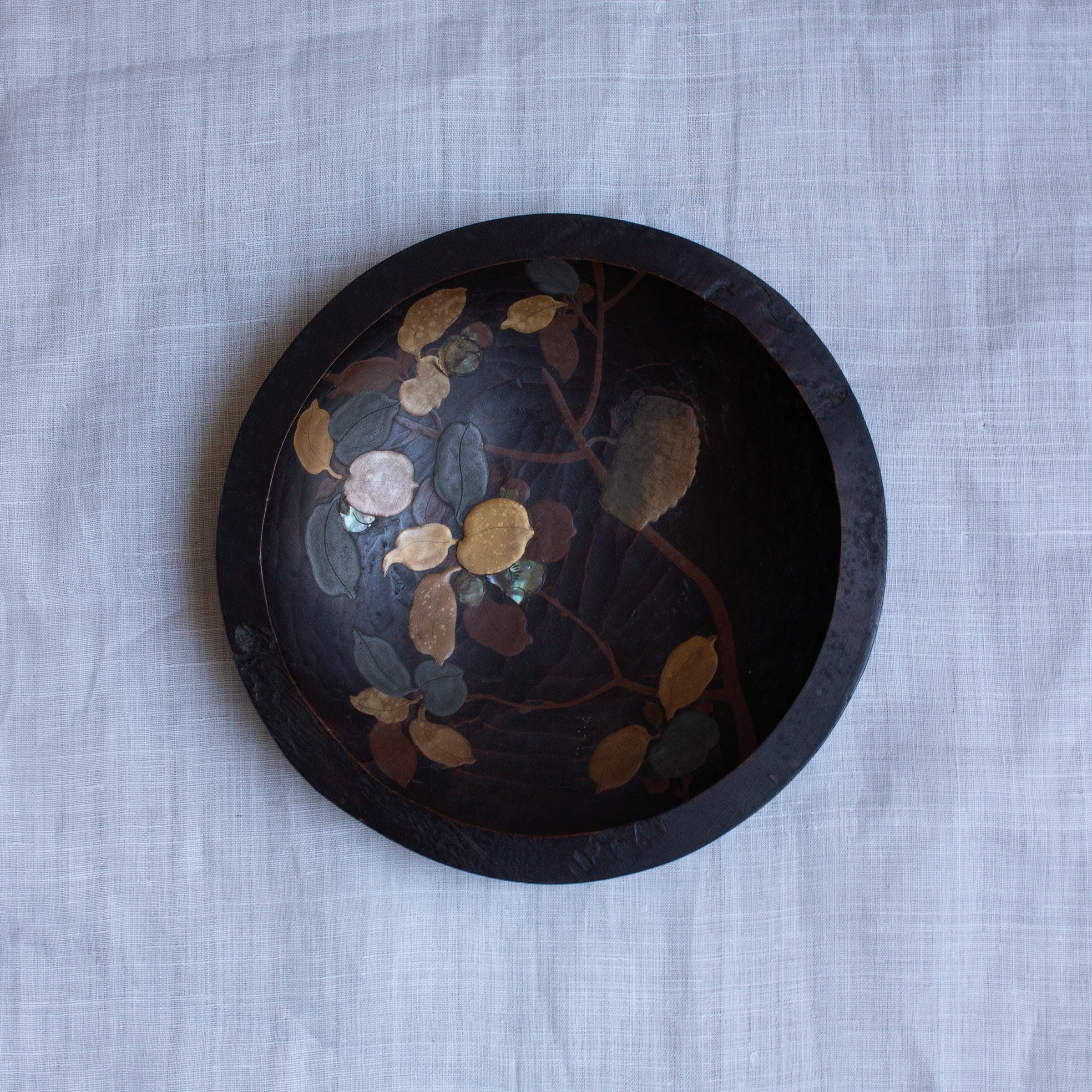 Large kurinuki wooden dish decorated with makie (gold powder) and raden (mother-of-pearl)