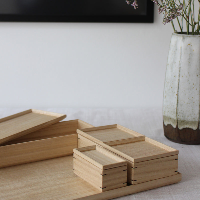 Set de rangement 4 boîtes et 1 plateau en bois de paulownia japonais