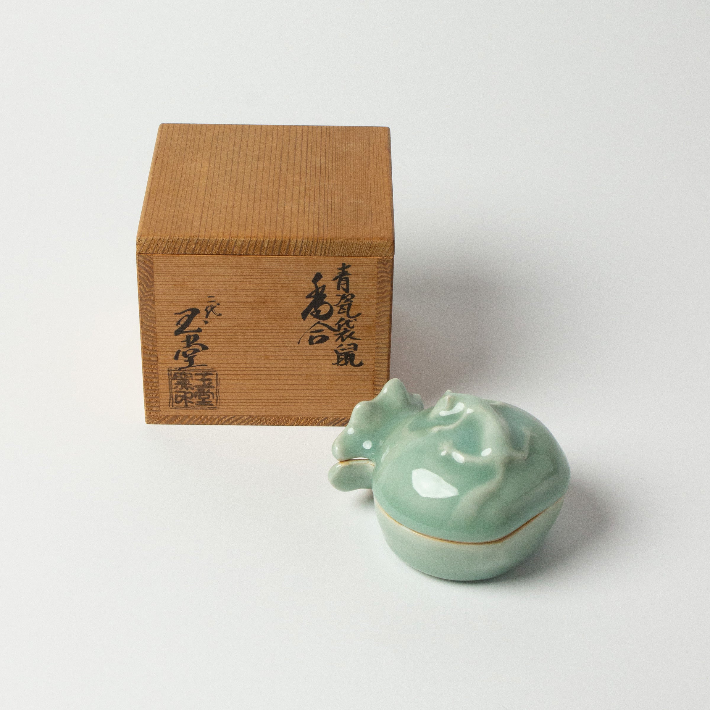 Tezuka Gyokudō ceramic kōgō and Japanese nerikō (incense balls)