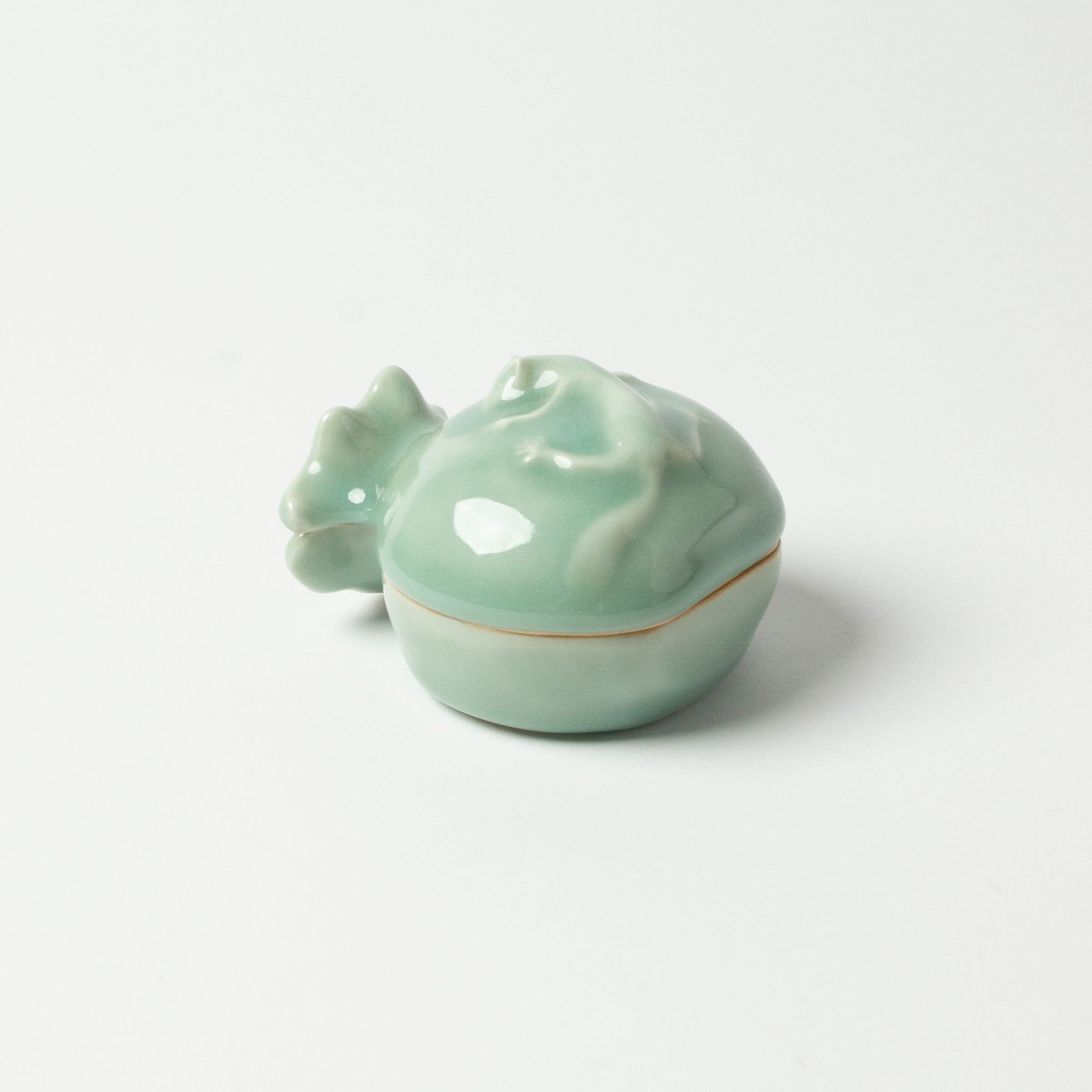 Tezuka Gyokudō ceramic kōgō and Japanese nerikō (incense balls)