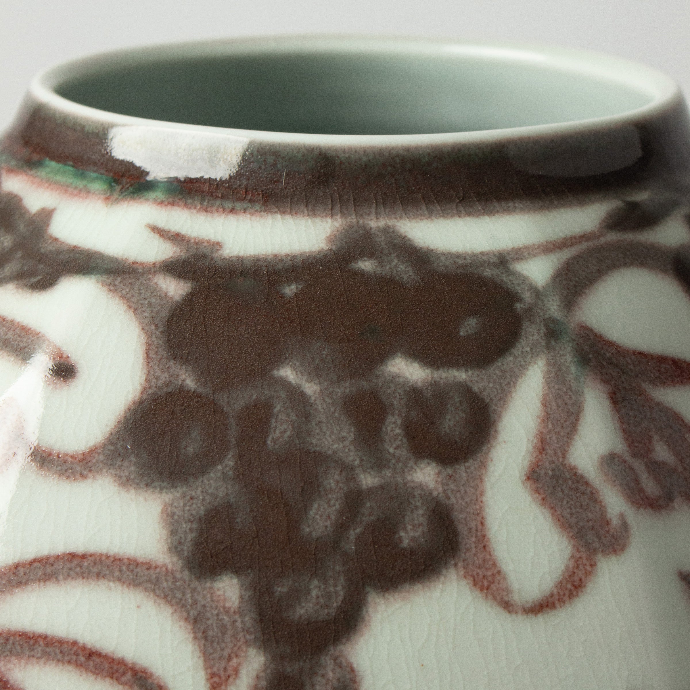 Large white porcelain vase with grape motifs by Kondō Hiroshi