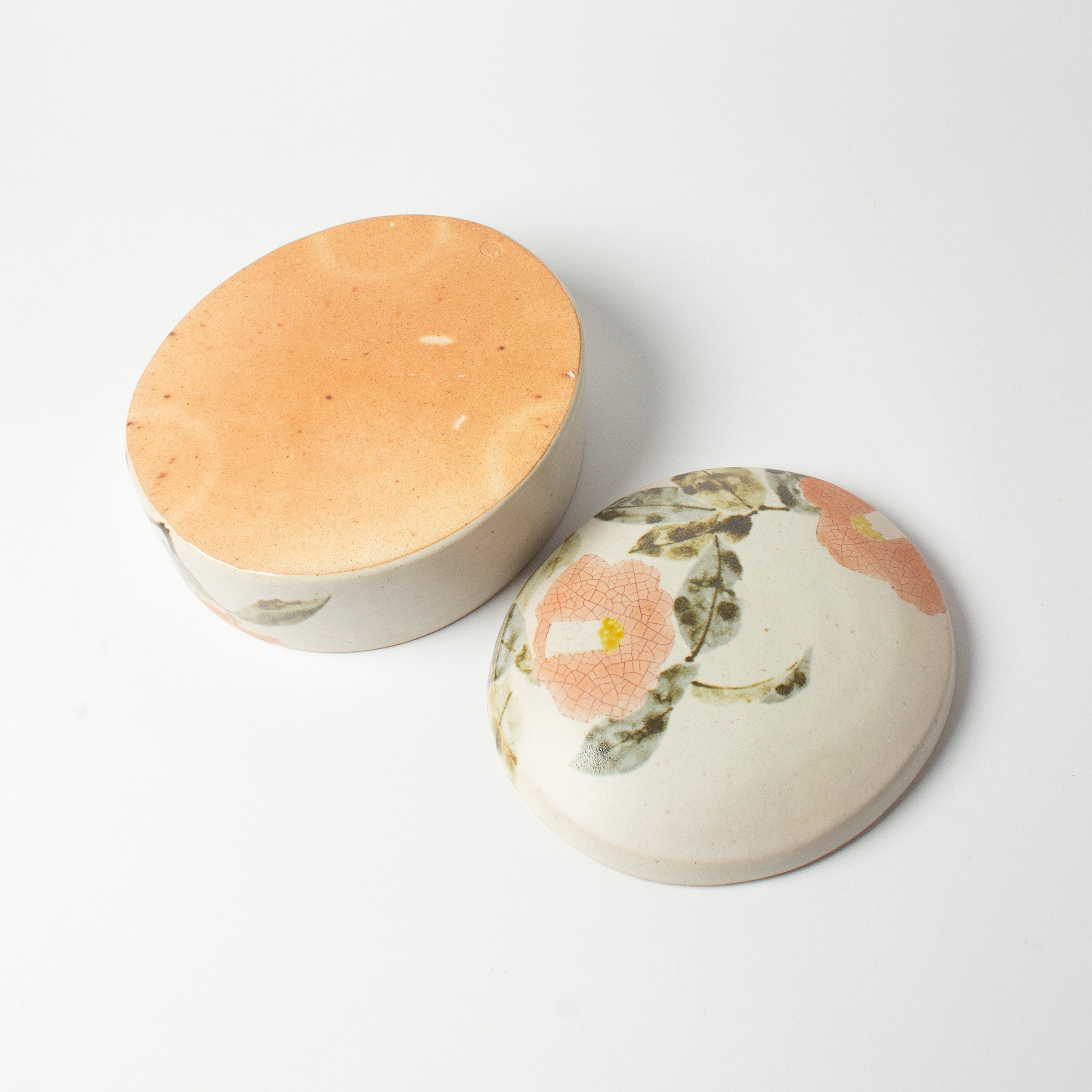 Japanese ceramic box with camellia motif by Seigō Maeda