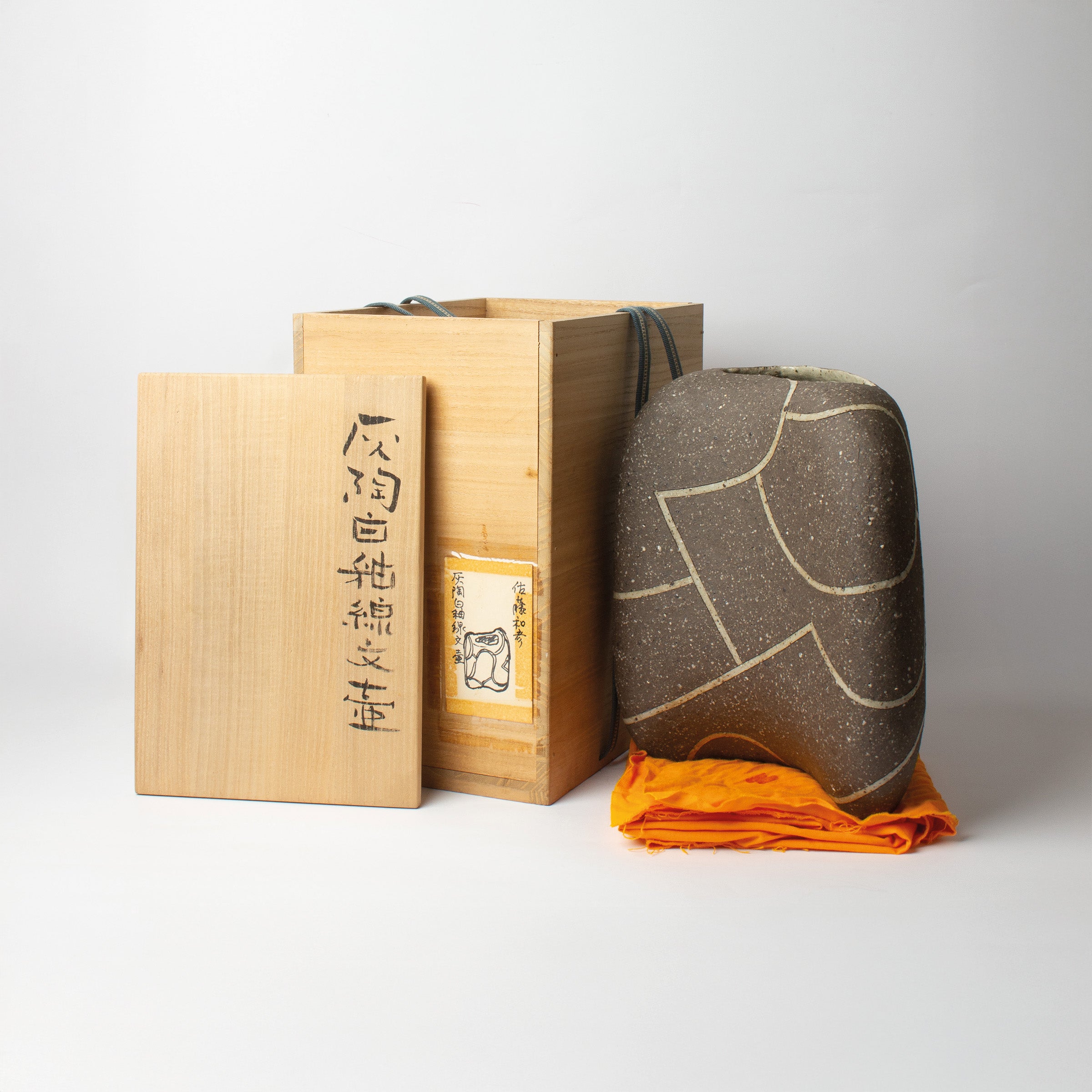 Lines vase sculpture by Kazuhiko Sato