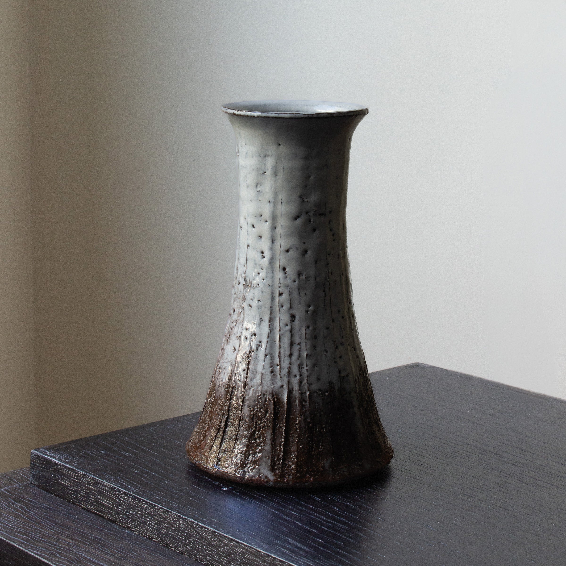 Hagi-yaki ceramic vase by Hideo Hatano