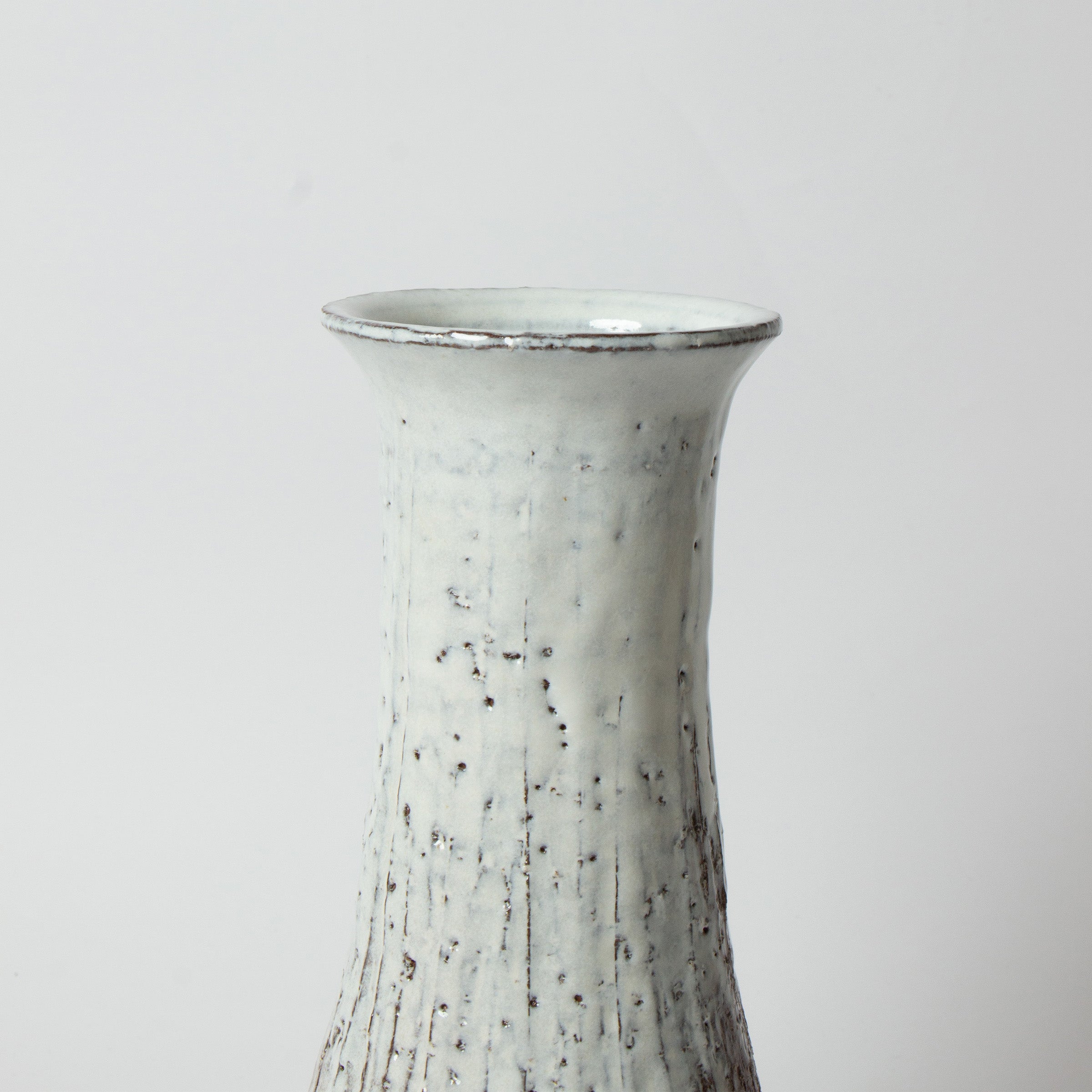 Hagi-yaki ceramic vase by Hideo Hatano