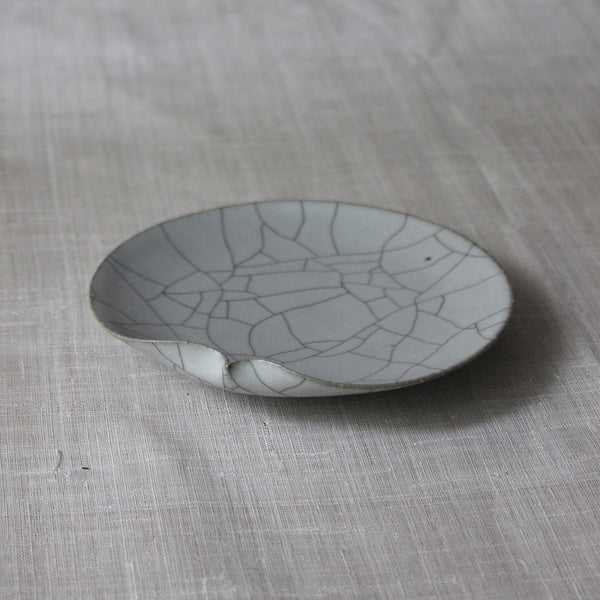 Assiette Katakuchi en céramique japonaise grise
