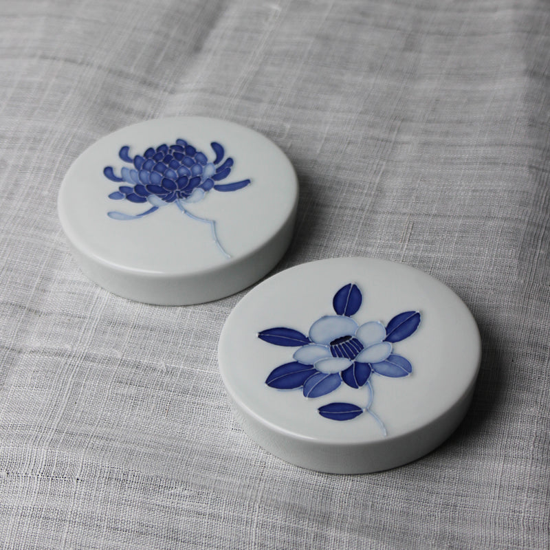 White Porcelain and Blue Camellia Mini Platter by Jeon Sang Woo