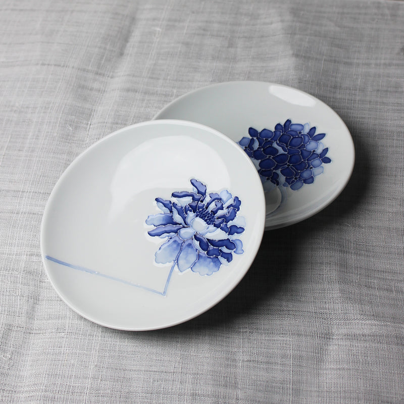 White Porcelain and Blue hydrangea Plate by Jeon Sang Woo