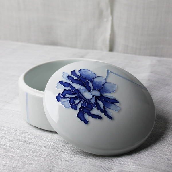 Boîte Ronde en Porcelaine Blanche et Pivoine Bleue de Jeon Sang Woo