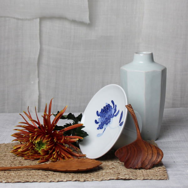 White Porcelain and Blue chrysanthemum high rim plate by Jeon Sang Woo