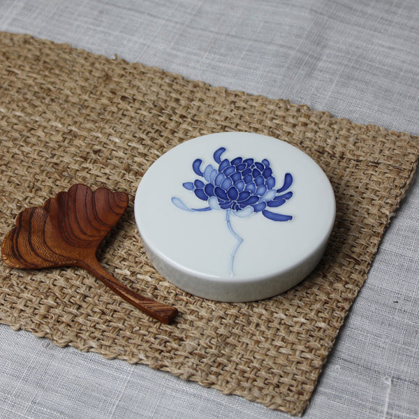 White Porcelain and Blue chrysanthemum Mini Platter by Jeon Sang Woo