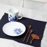 Assiette en Porcelaine Blanche et Pivoine Bleue de Jeon Sang Woo