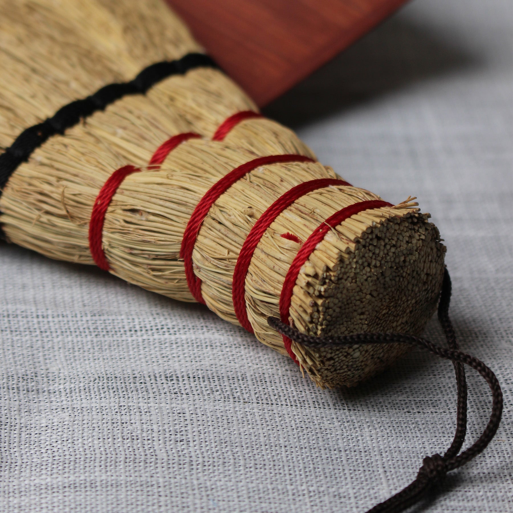 Japanese sweeping set: sorghum broom and khaki-dyed washi paper dustpan