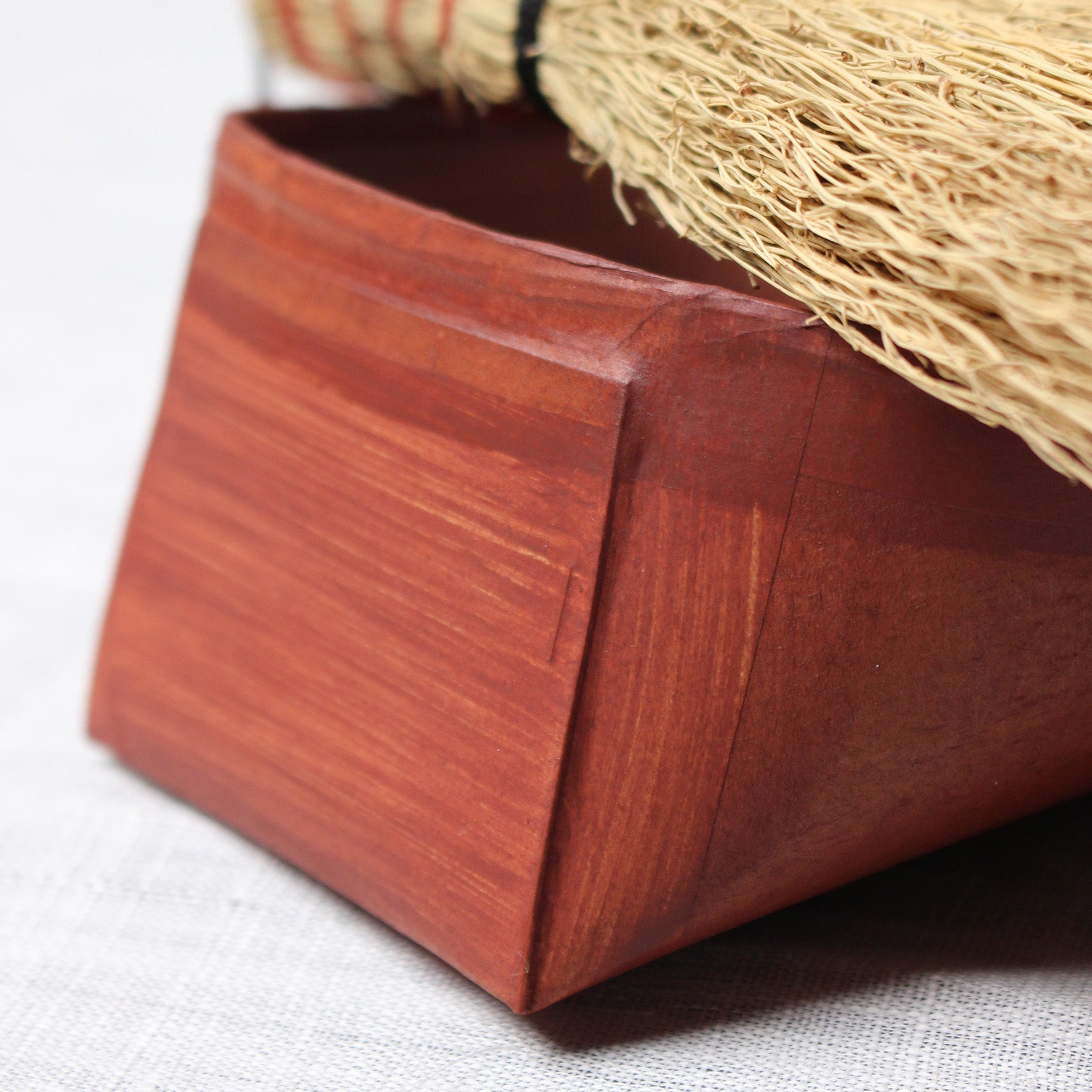 Japanese sweeping set: sorghum broom and khaki-dyed washi paper dustpan
