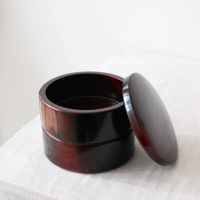 Boîte en laque urushi japonaise