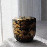 Natsume (boîte à thé) de l'ère Meiji en laque urushi japonaise et maki-e, motif Matsu (pin)
