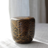 Natsume (boîte à thé) en laque urushi japonaise et maki-e, motif Akikusa (herbes d'automne) et Tsugi (lune)